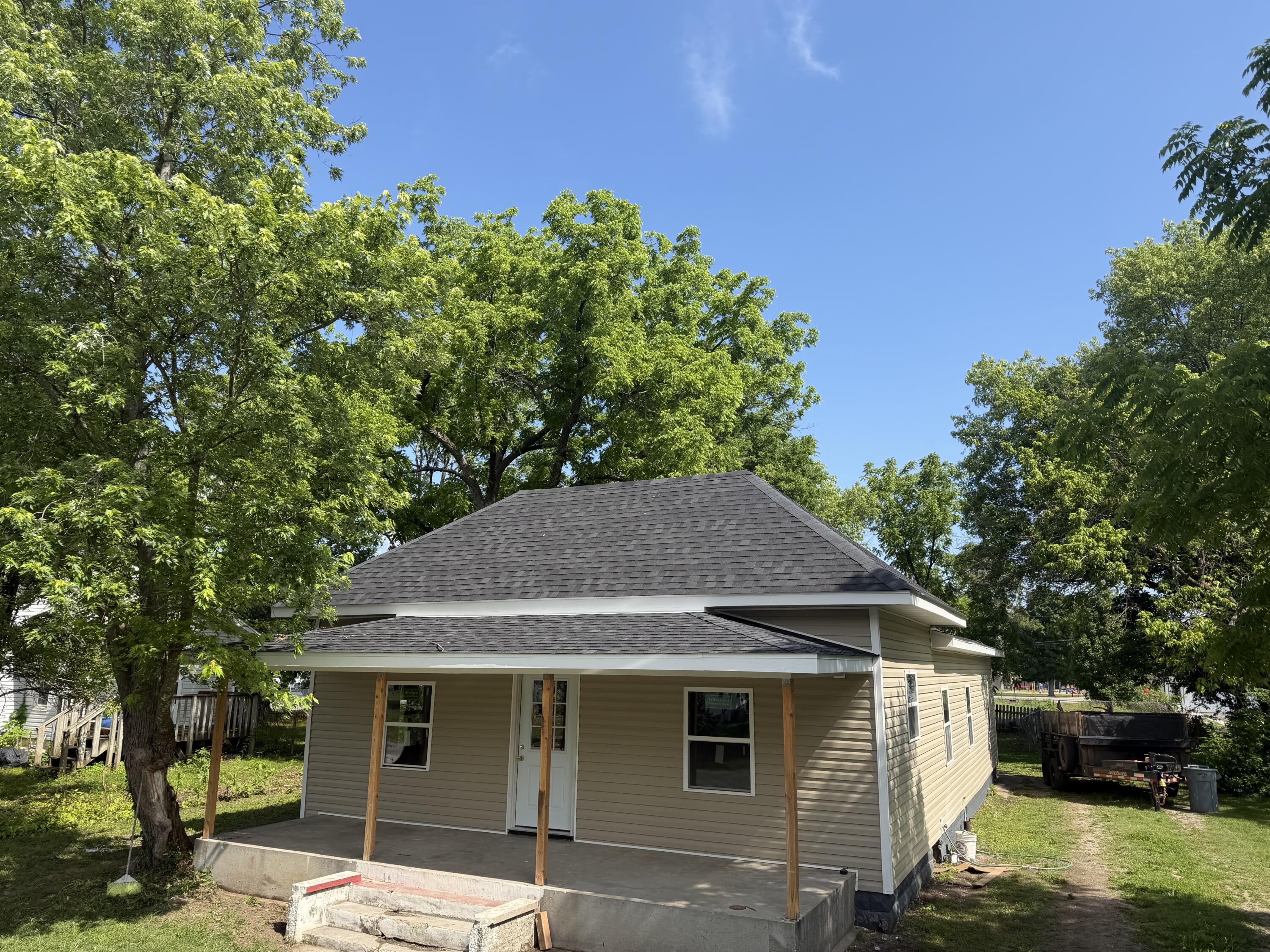 Photo 6 - Residential for sale – 305 E Rock Street  Aurora, MO