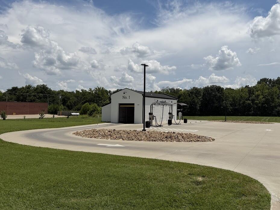 Photo 5 - Commercial Sale for sale – 1100 E Broadway   Bolivar, MO