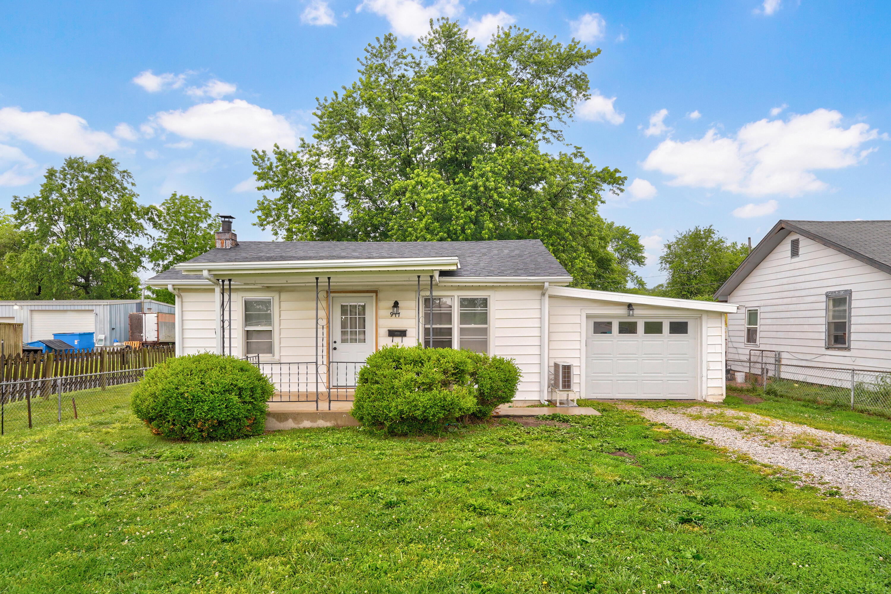 Photo 2 - Residential for sale – 917 S West Avenue  Springfield, MO