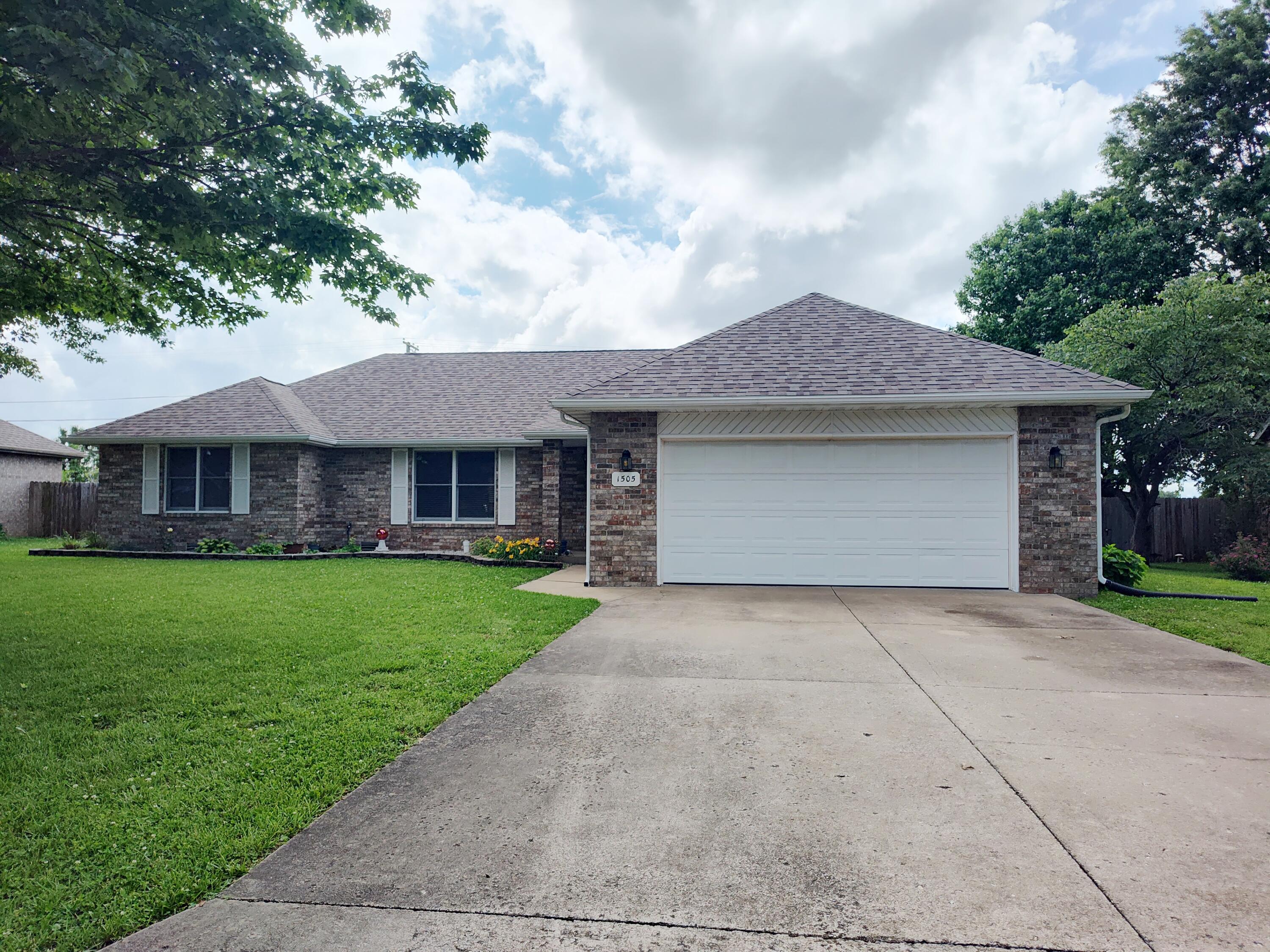 Photo 2 - Residential for sale – 1505 S Sunset Avenue  Bolivar, MO