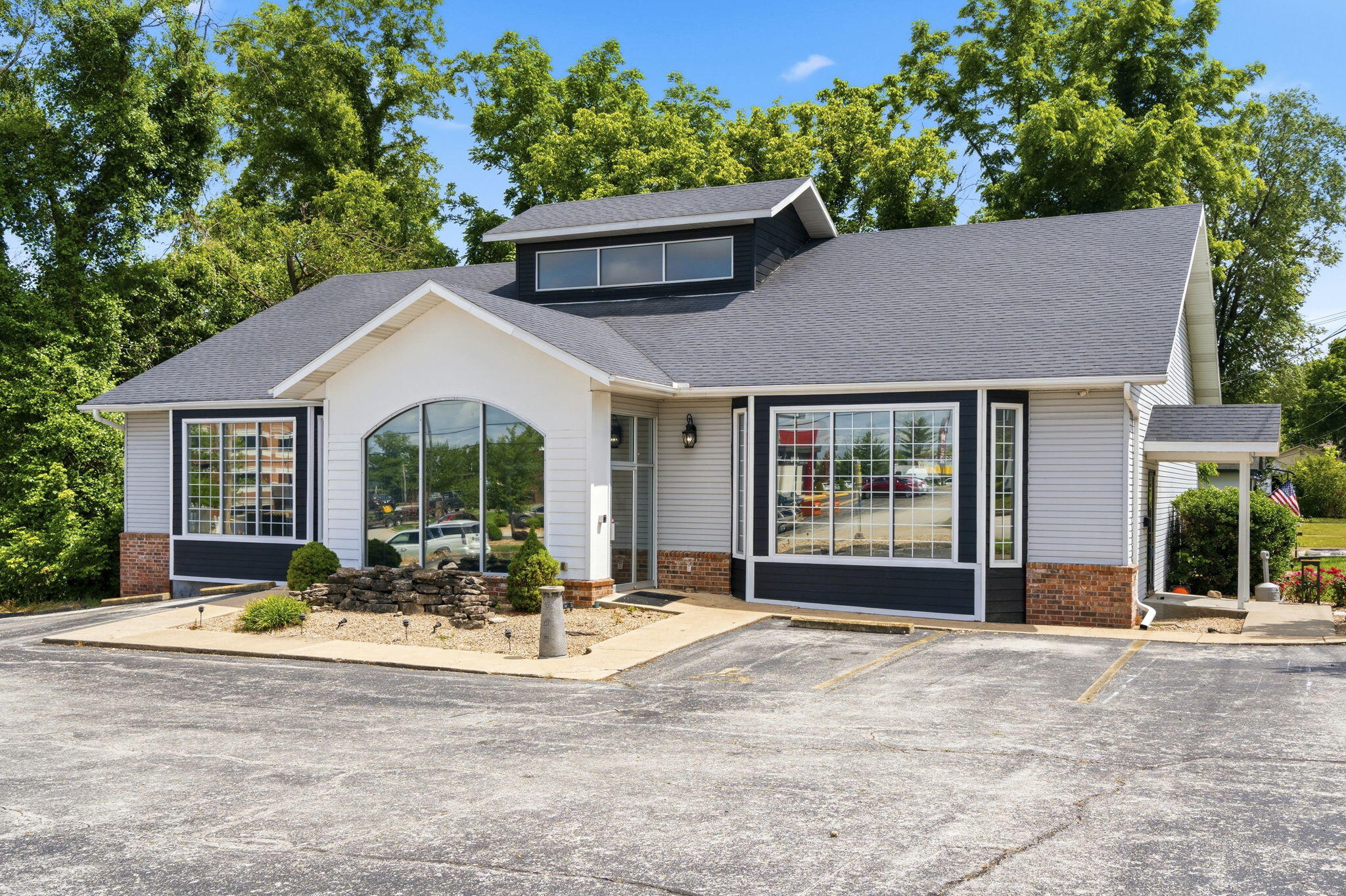 Commercial Lease for sale – 590 W Pacific Street  Branson, MO