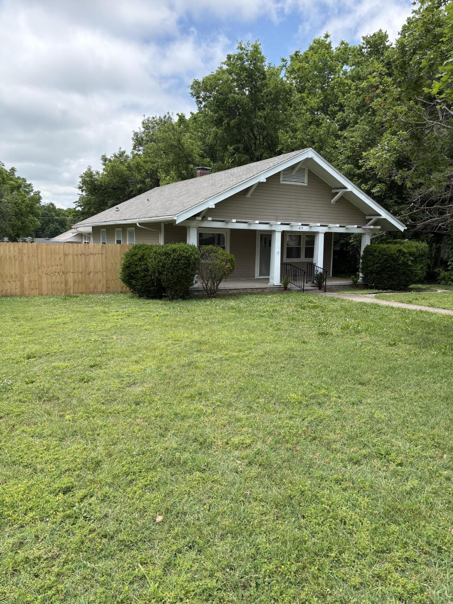 Photo 2 - Residential for sale – 417 S Lincoln Avenue  Aurora, MO