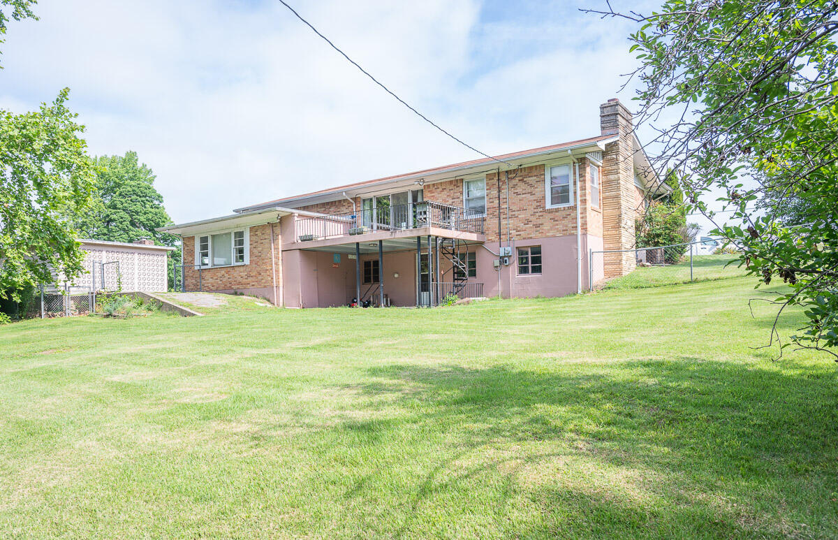 Photo 36 - Residential for sale – 631 W South Street  Neosho, MO