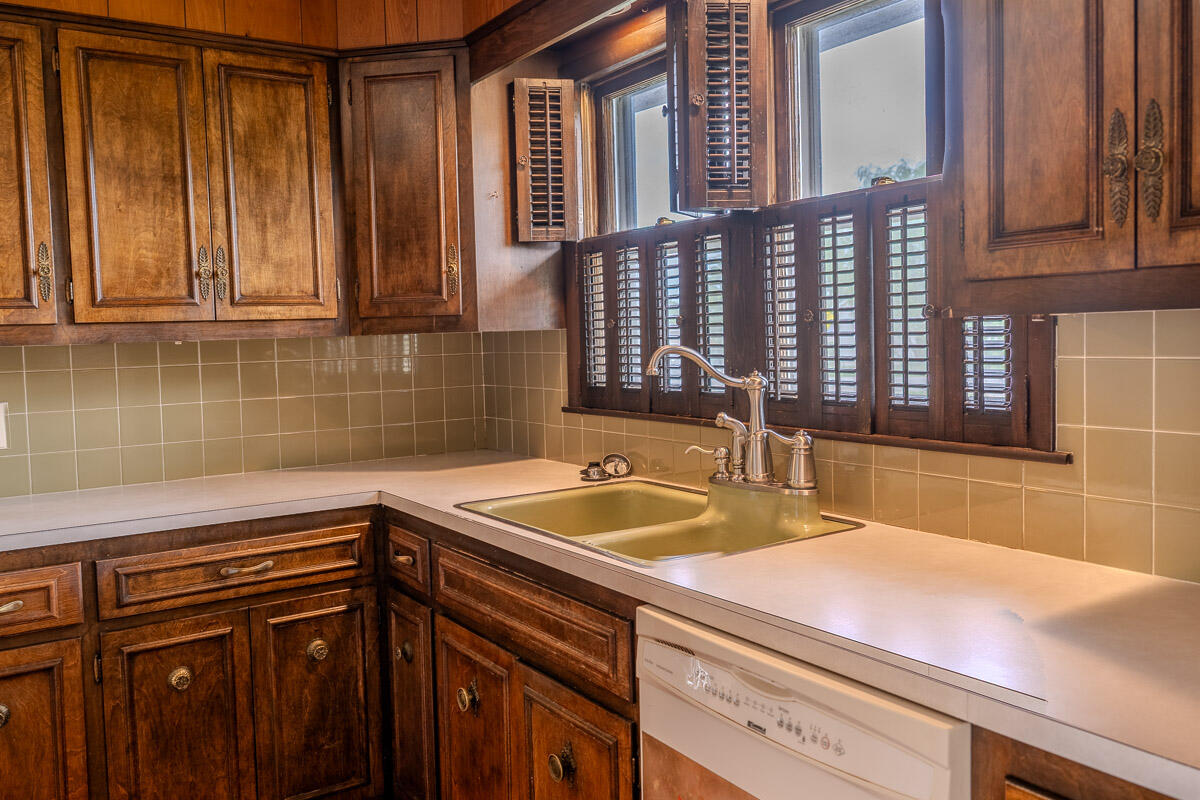 Photo 9 - Residential for sale – 631 W South Street  Neosho, MO