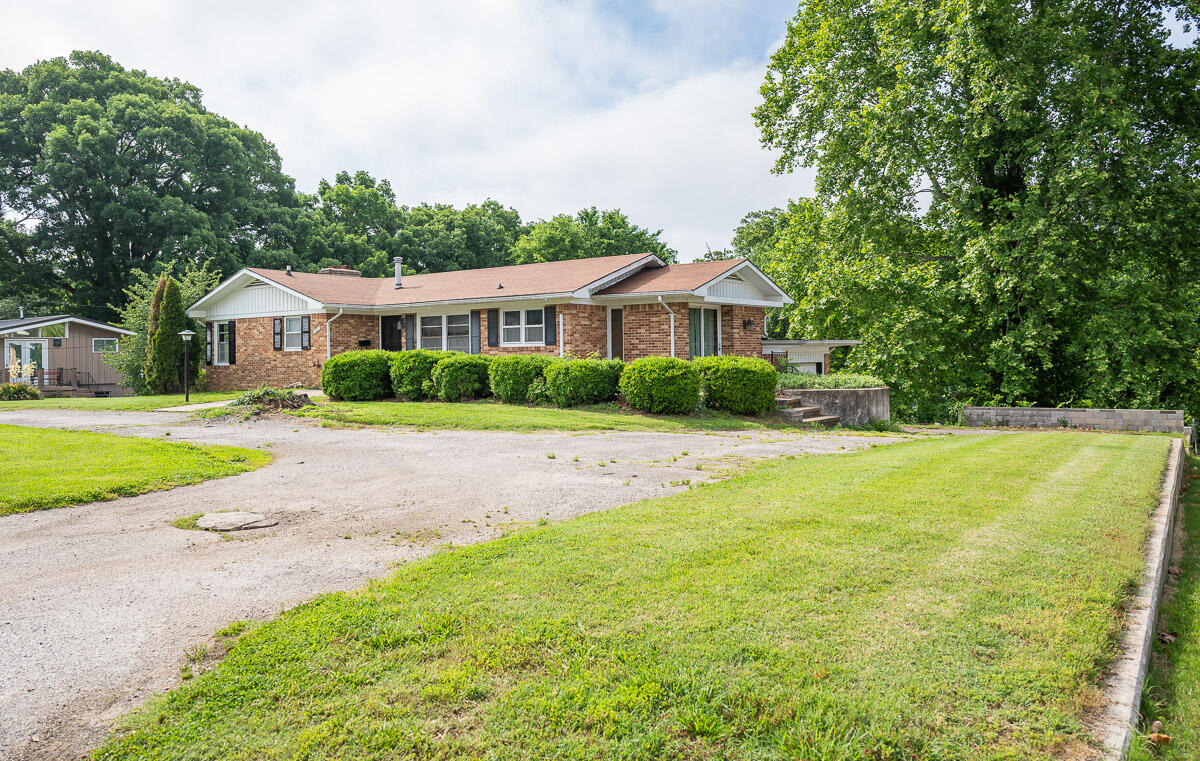 Photo 33 - Residential for sale – 631 W South Street  Neosho, MO