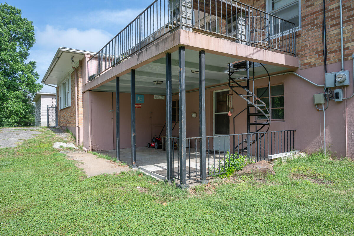 Photo 38 - Residential for sale – 631 W South Street  Neosho, MO