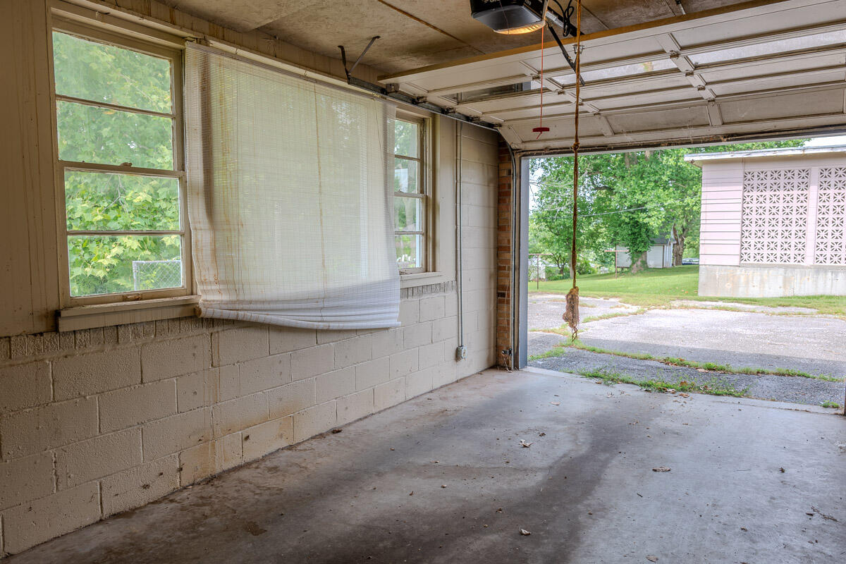 Photo 32 - Residential for sale – 631 W South Street  Neosho, MO