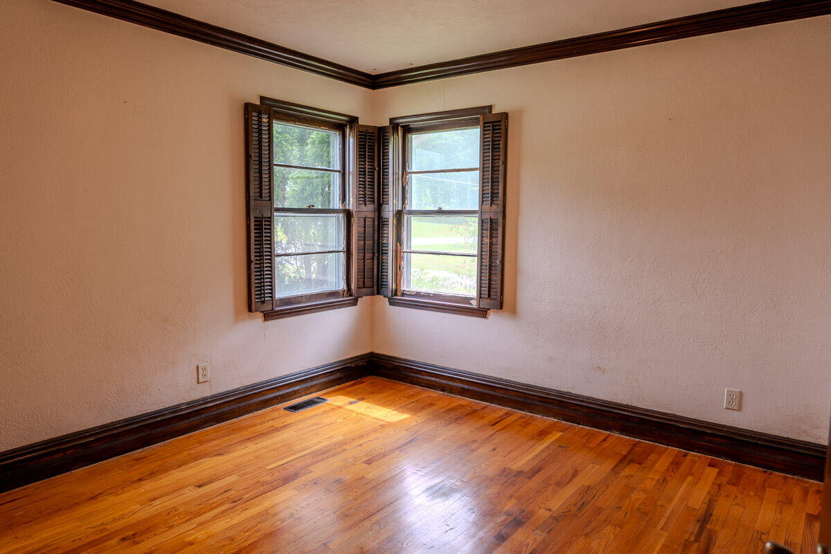 Photo 14 - Residential for sale – 631 W South Street  Neosho, MO