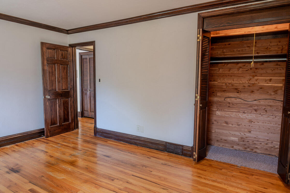 Photo 11 - Residential for sale – 631 W South Street  Neosho, MO