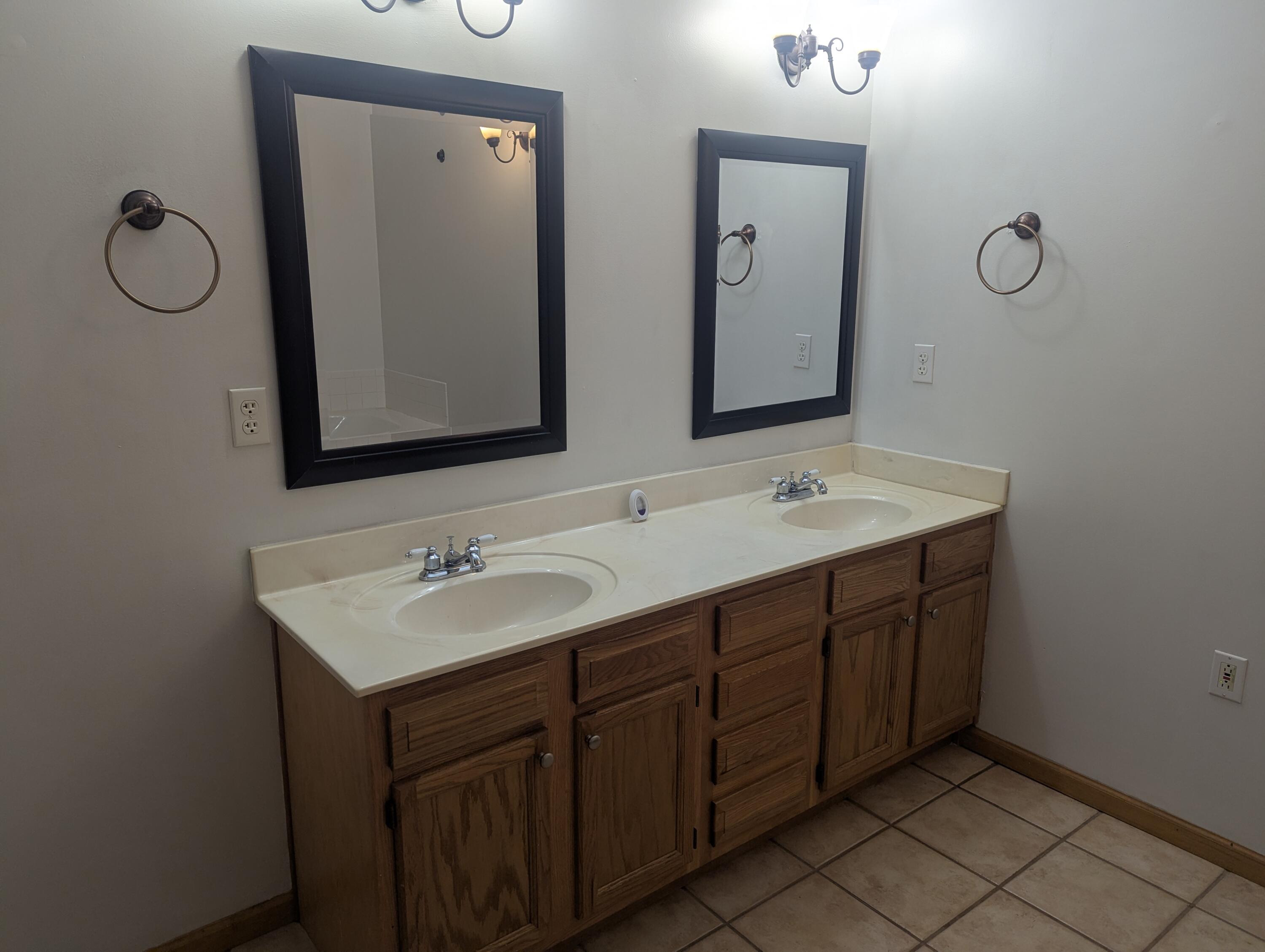 Photo 12 - Residential for sale – 577 S Canterbury Lane  Nixa, MO