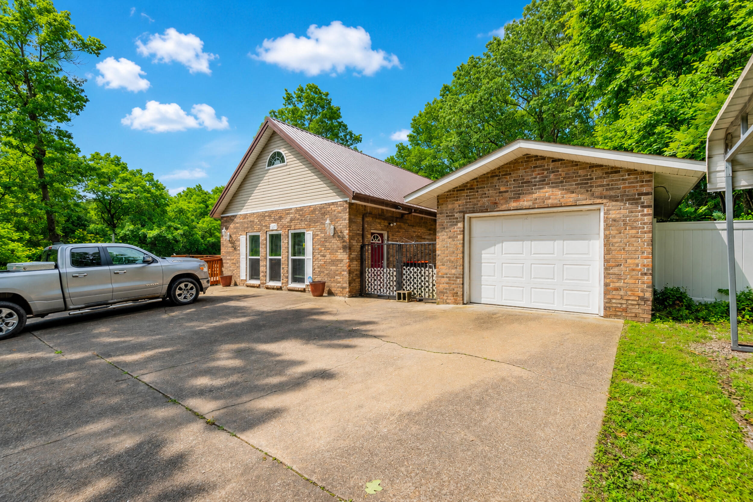 Photo 3 - Residential for sale – 185  Glenwood Circle  Cassville, MO