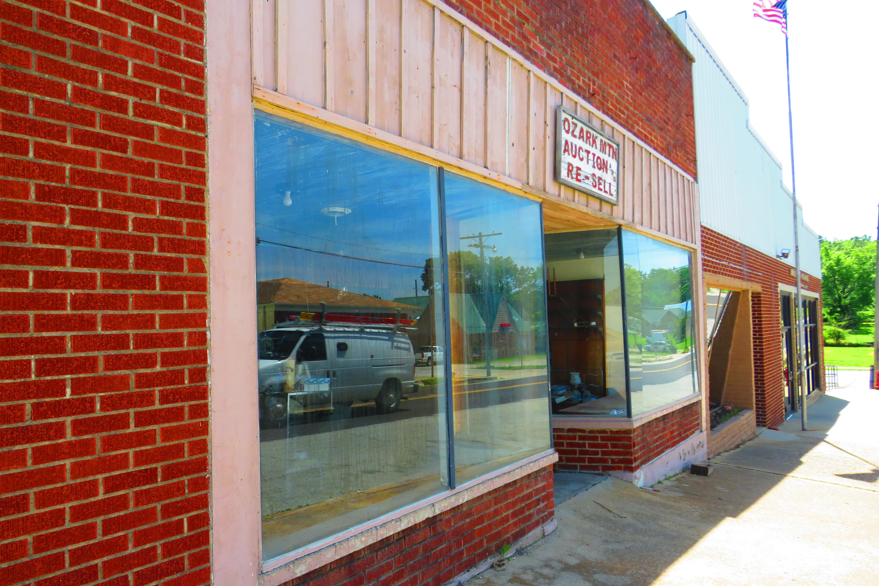Commercial Sale for sale – 310 E Commercial Street  Mansfield, MO