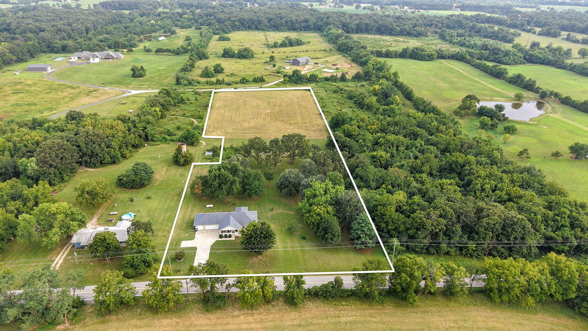 Residential for sale – 8592 W Farm Road 104   Willard, MO