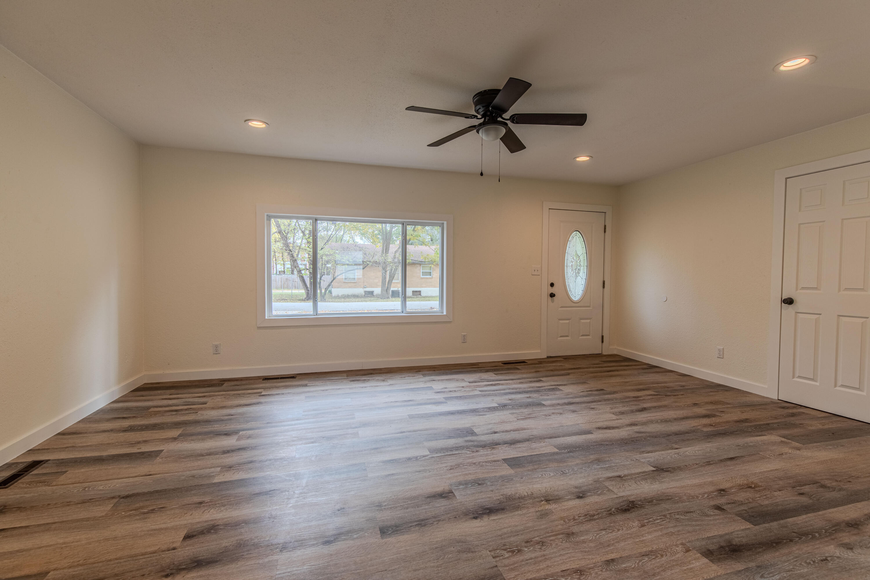 Photo 8 - Residential for sale – 1507  Cherry Street  Lamar, MO