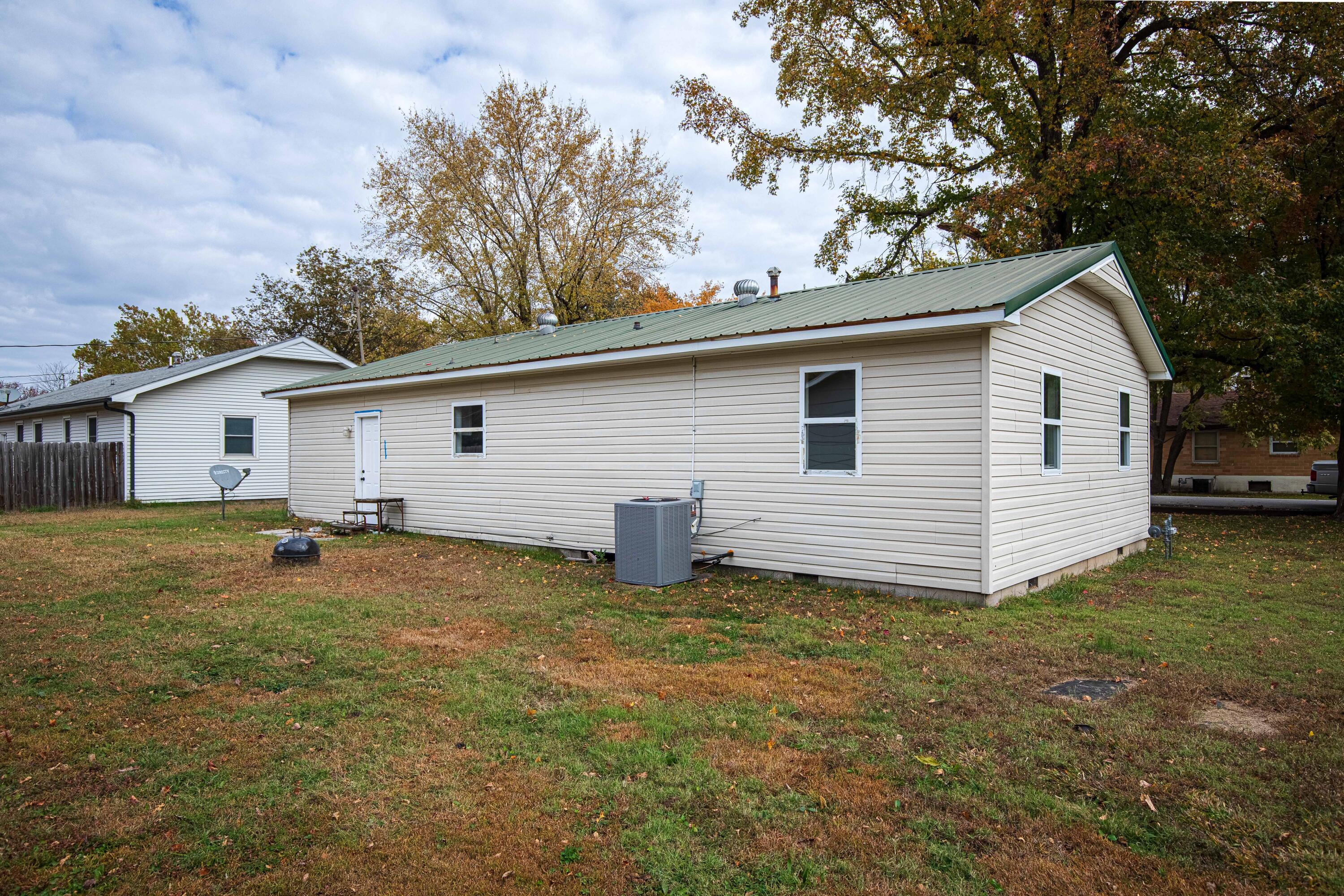 Photo 6 - Residential for sale – 1507  Cherry Street  Lamar, MO