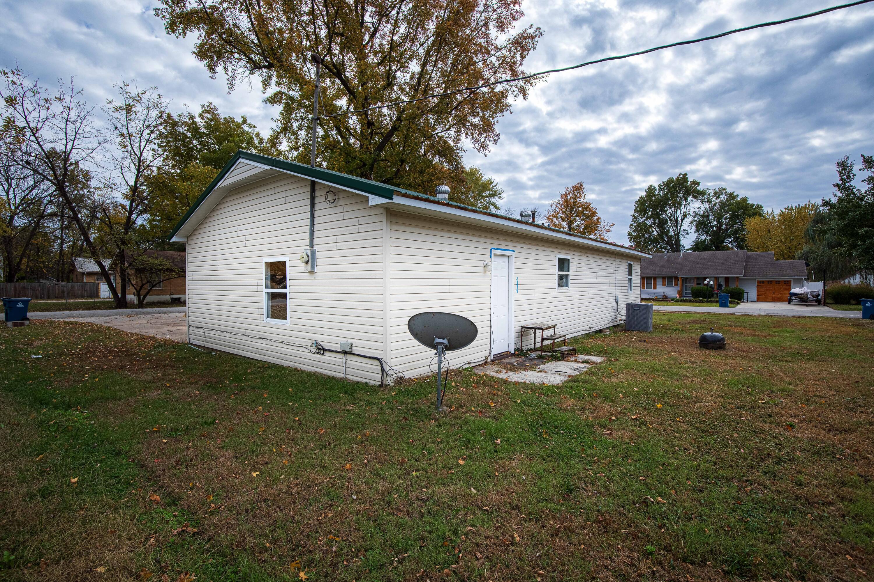 Photo 5 - Residential for sale – 1507  Cherry Street  Lamar, MO