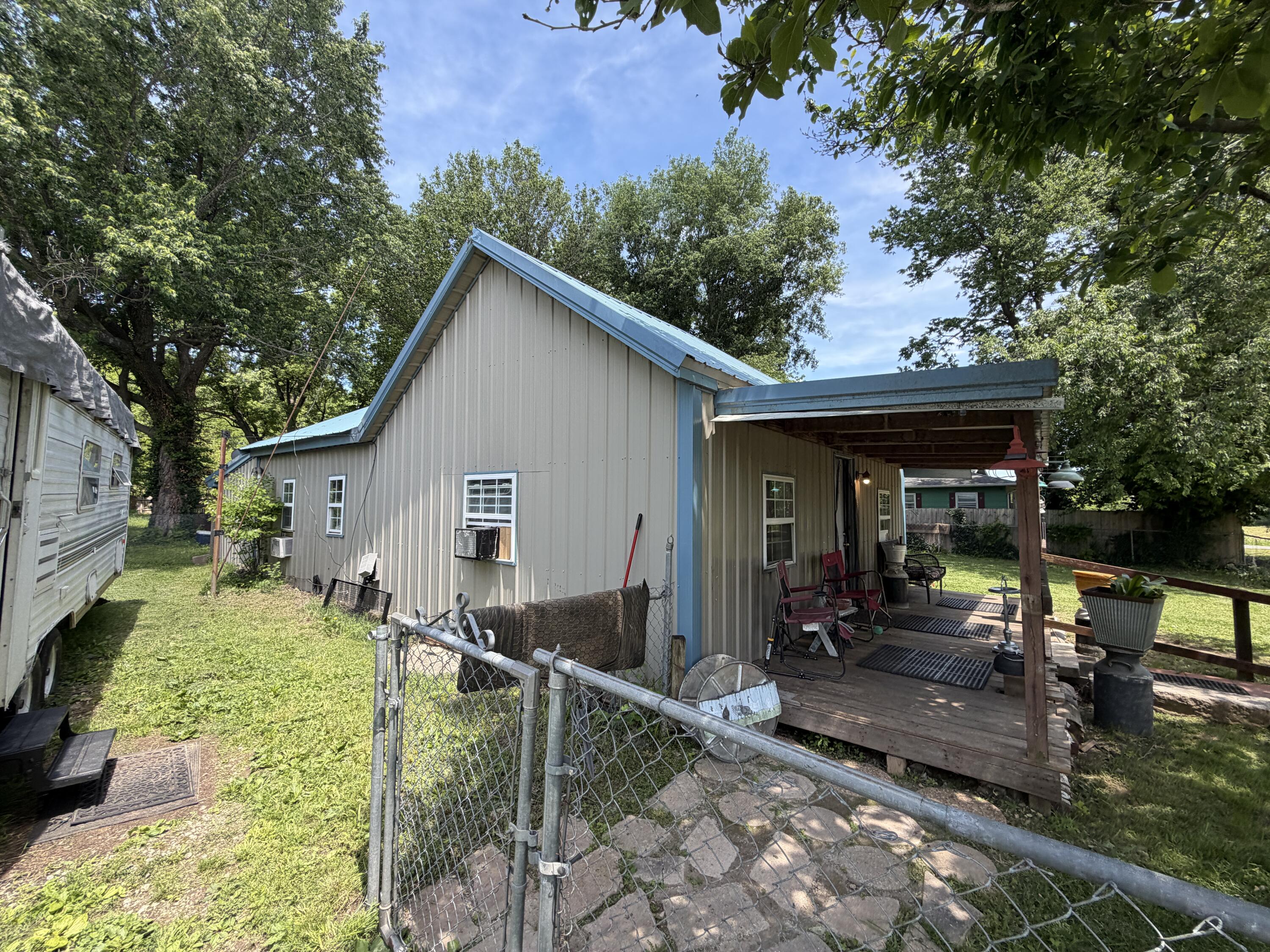 Photo 4 - Residential for sale – 315 E Washington Avenue  Pierce City, MO