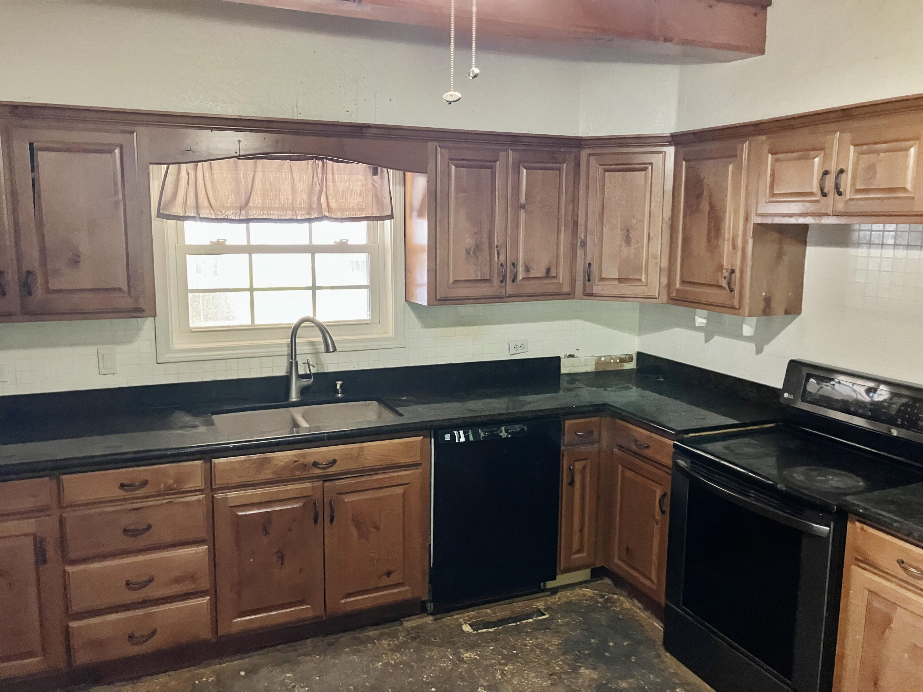 Photo 8 - Residential for sale – 1060  U.S. 69   Frontenac, KS
