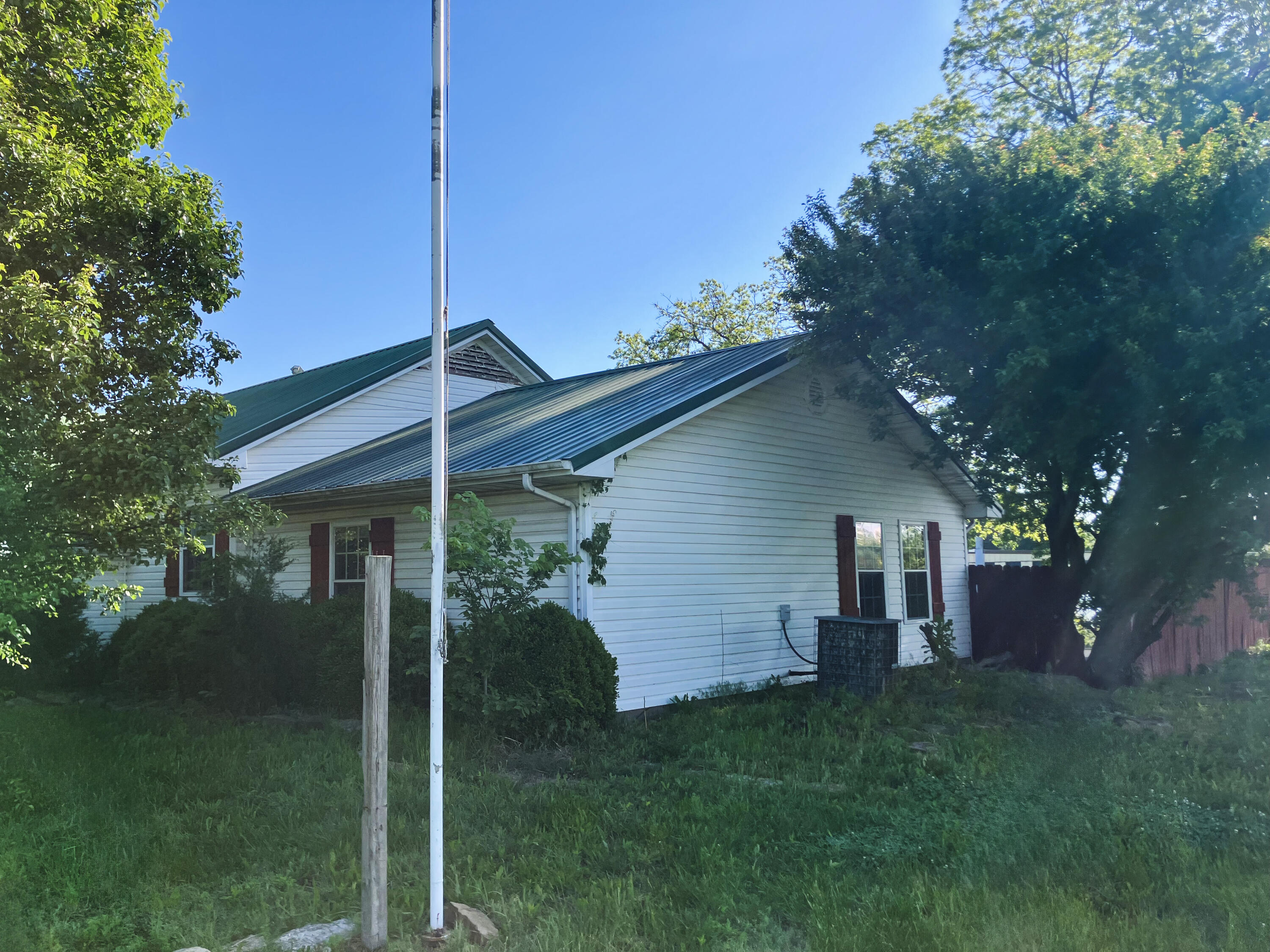 Photo 5 - Residential for sale – 1060  U.S. 69   Frontenac, KS