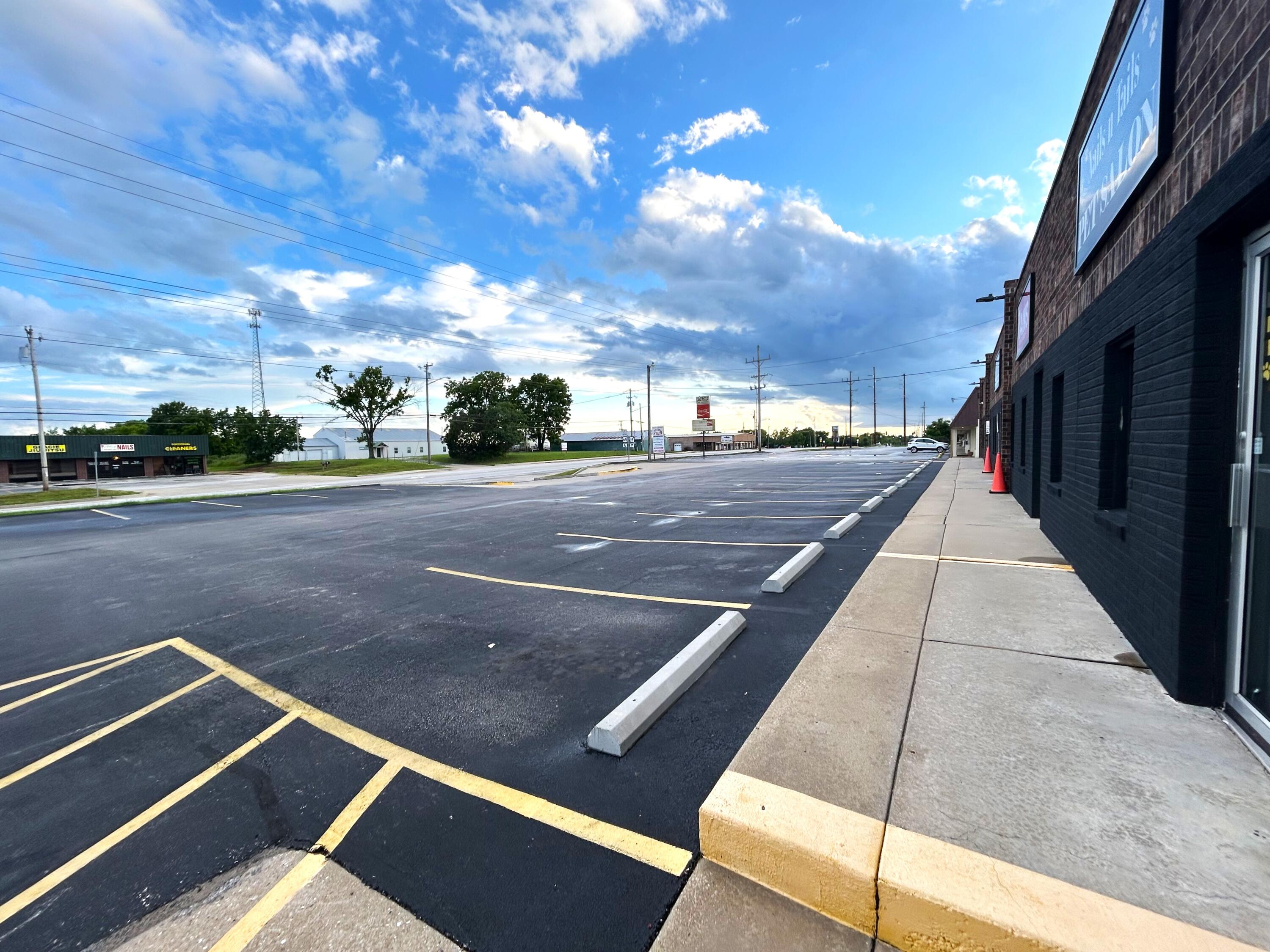 Photo 4 - Commercial Lease for sale – 429 E South Street  Ozark, MO