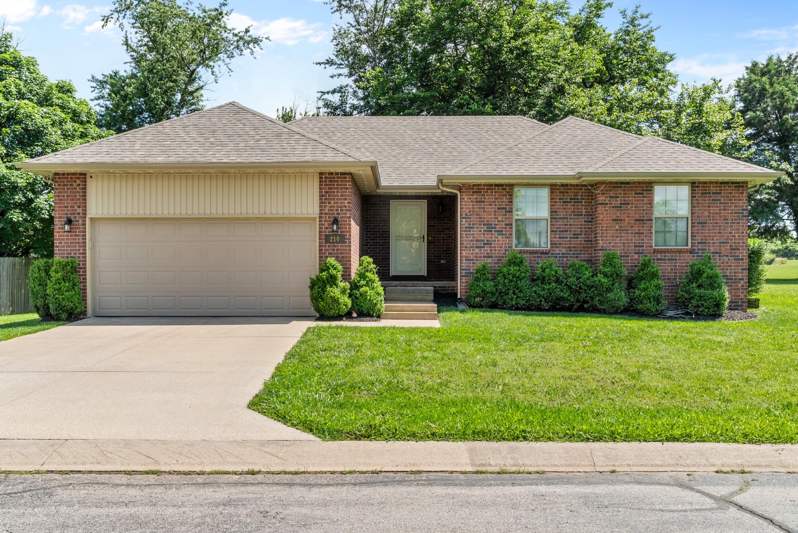 Photo 3 - Residential for sale – 210  Dogwood Street  Sparta, MO