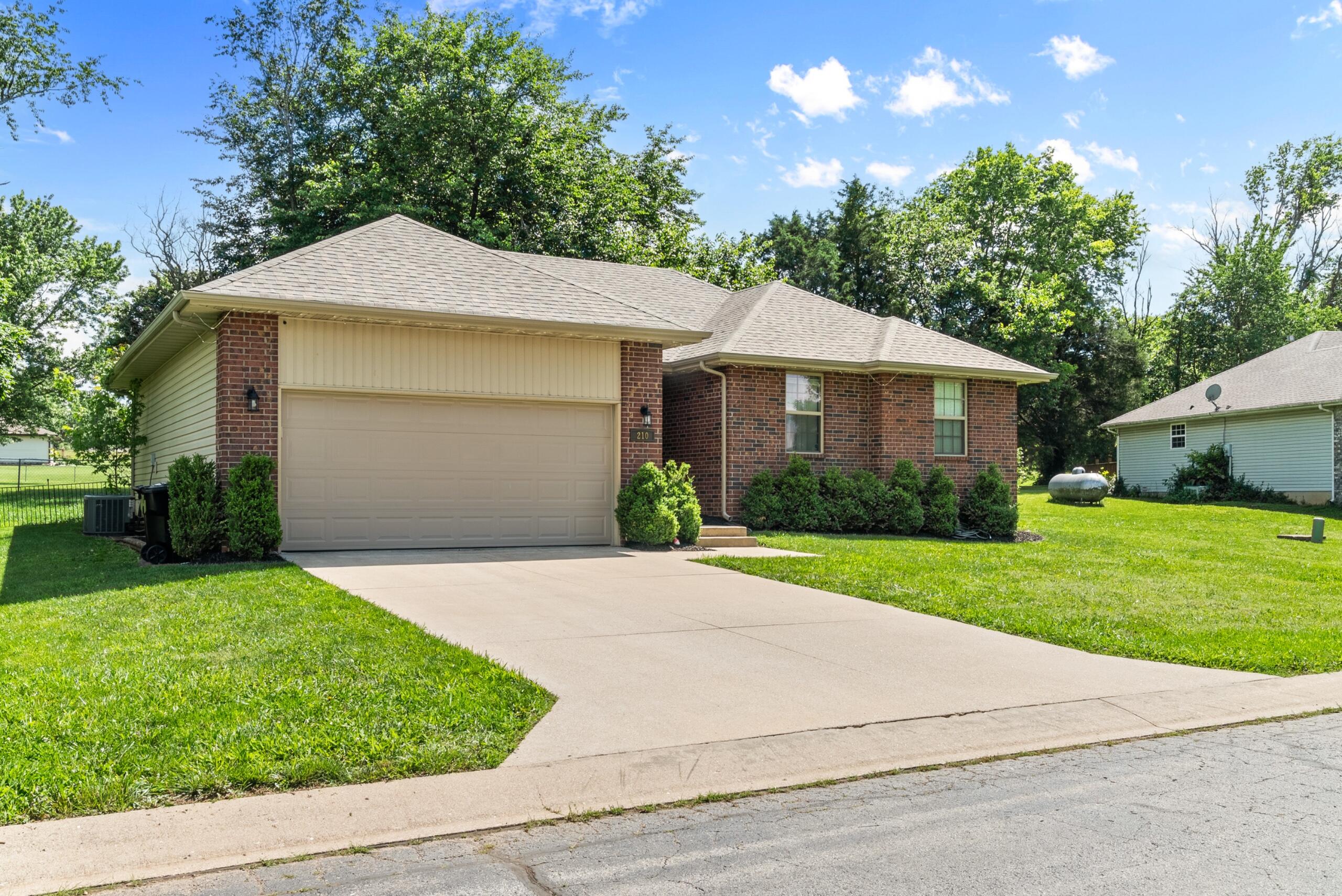 Photo 5 - Residential for sale – 210  Dogwood Street  Sparta, MO