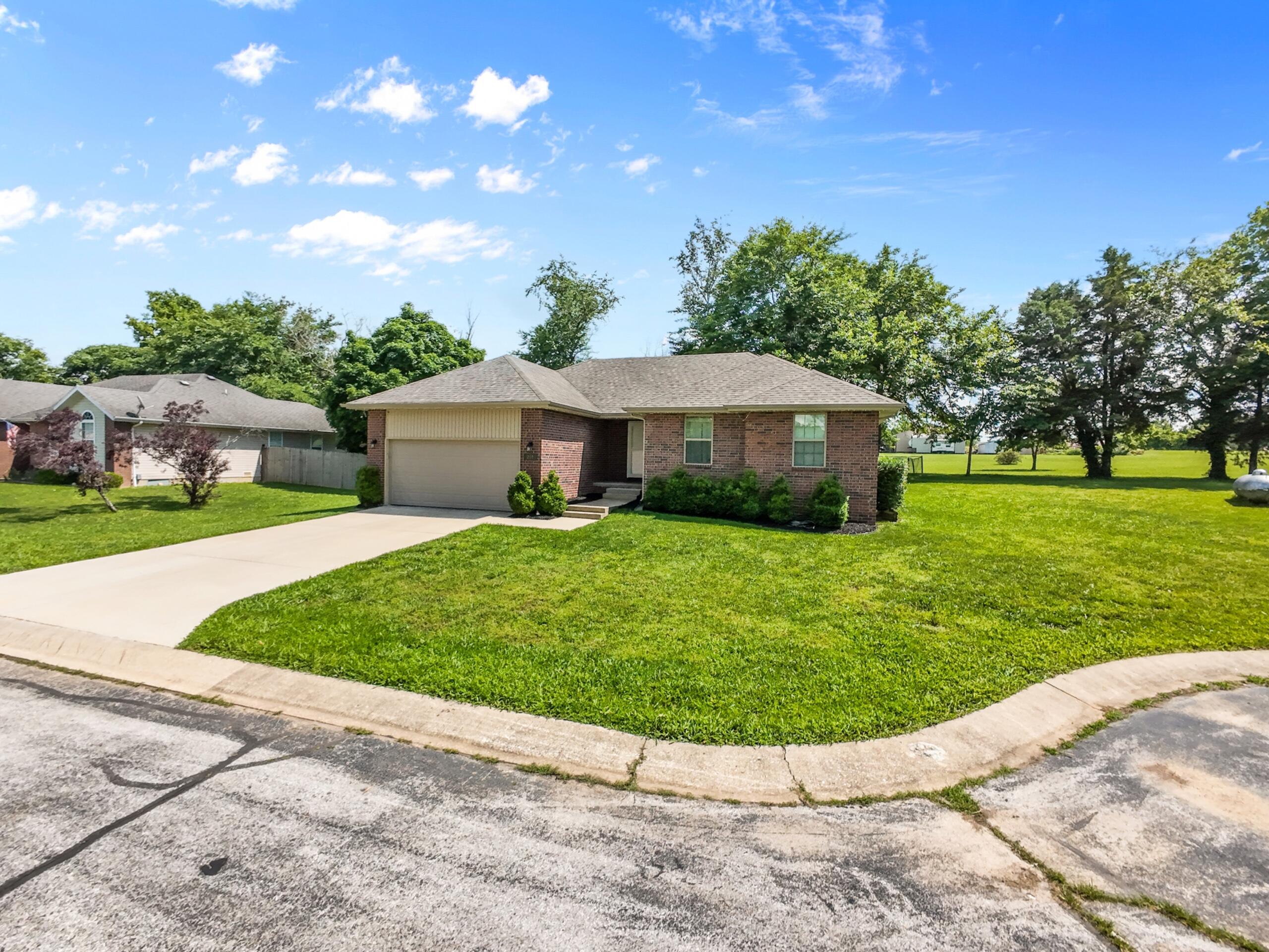 Photo 4 - Residential for sale – 210  Dogwood Street  Sparta, MO
