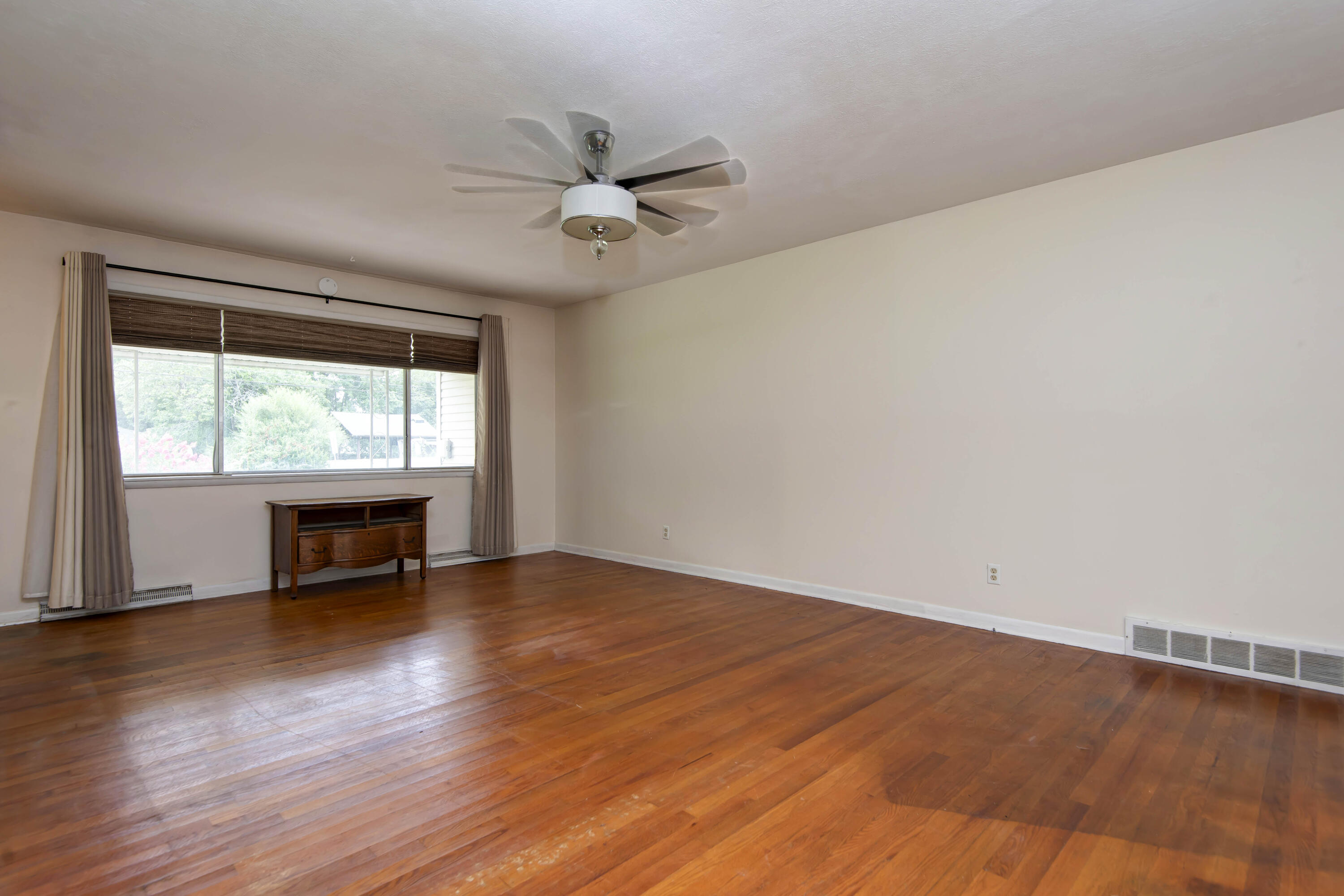 Photo 4 - Residential for sale – 2619 E Stanford Street  Springfield, MO