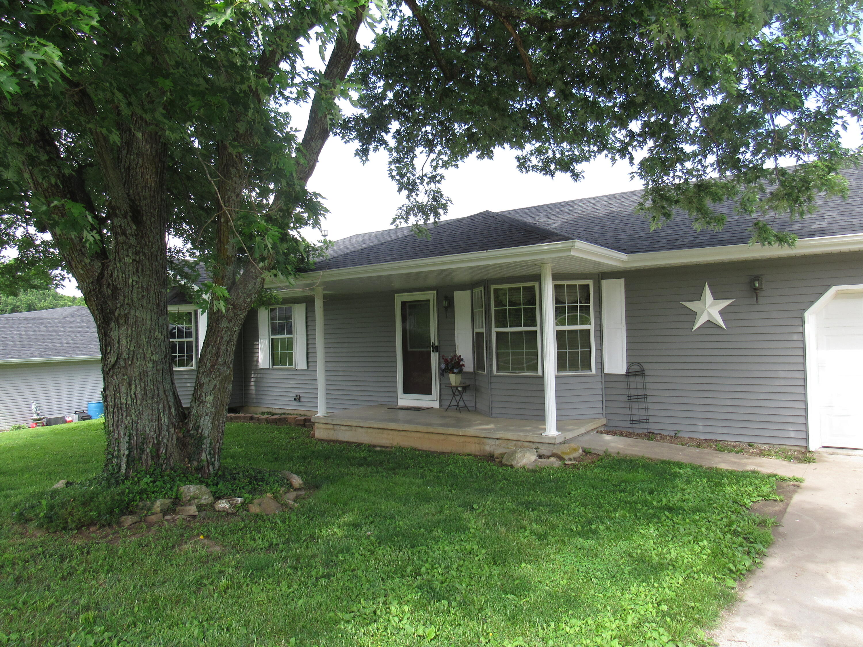Photo 2 - Residential for sale – 547 N Dill Street  Marshfield, MO