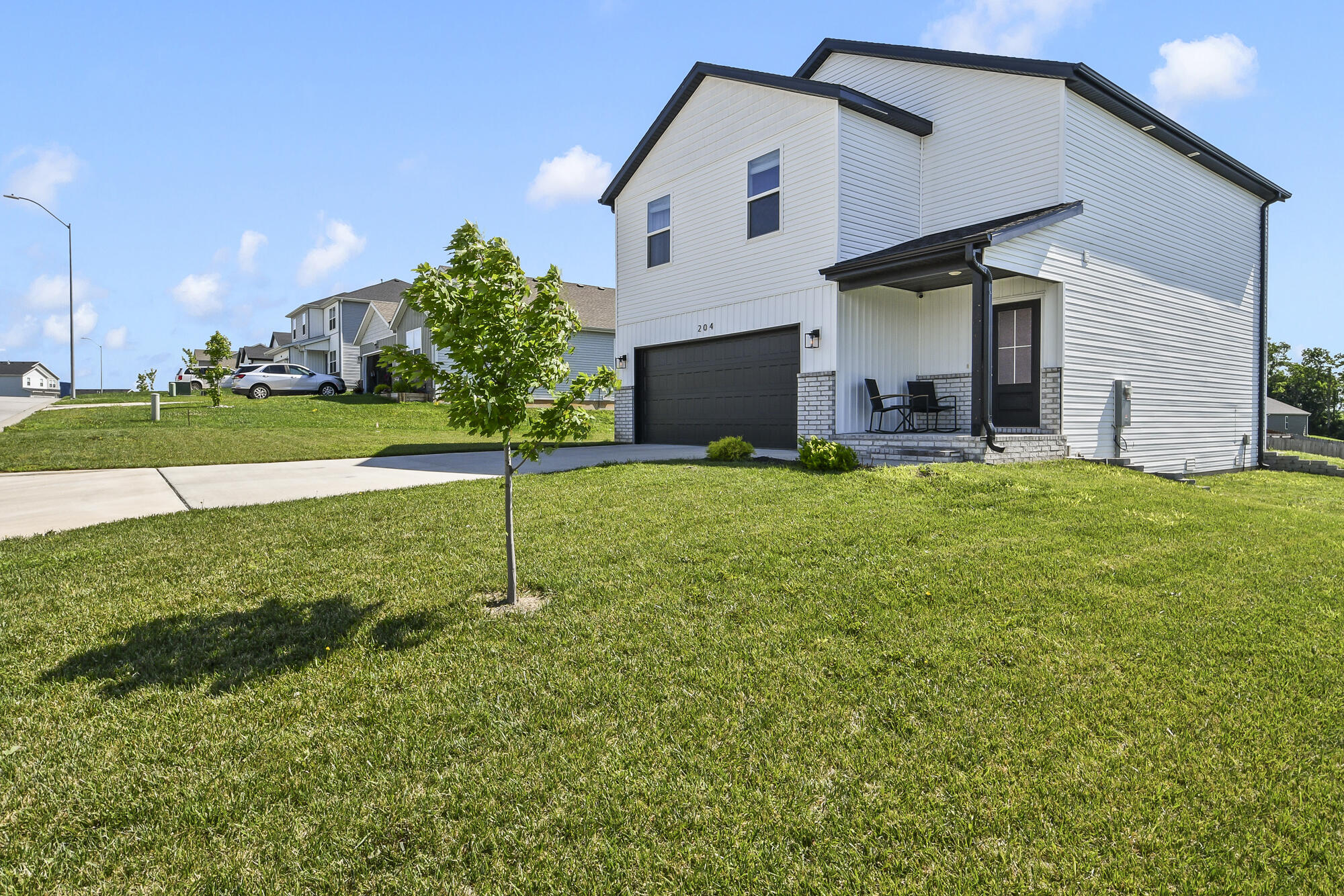 Photo 2 - Residential for sale – 204 N Big Horn Road  Nixa, MO