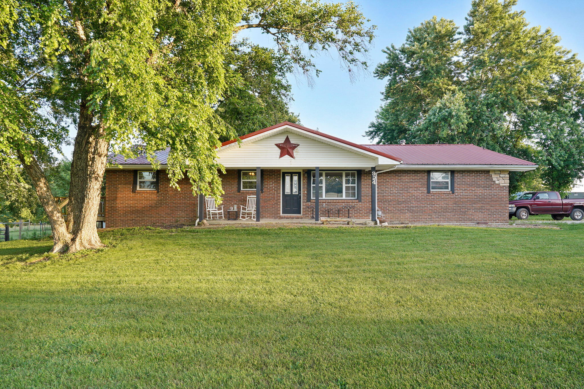 Residential for sale – 924 Plank School Road Marshfield, MO