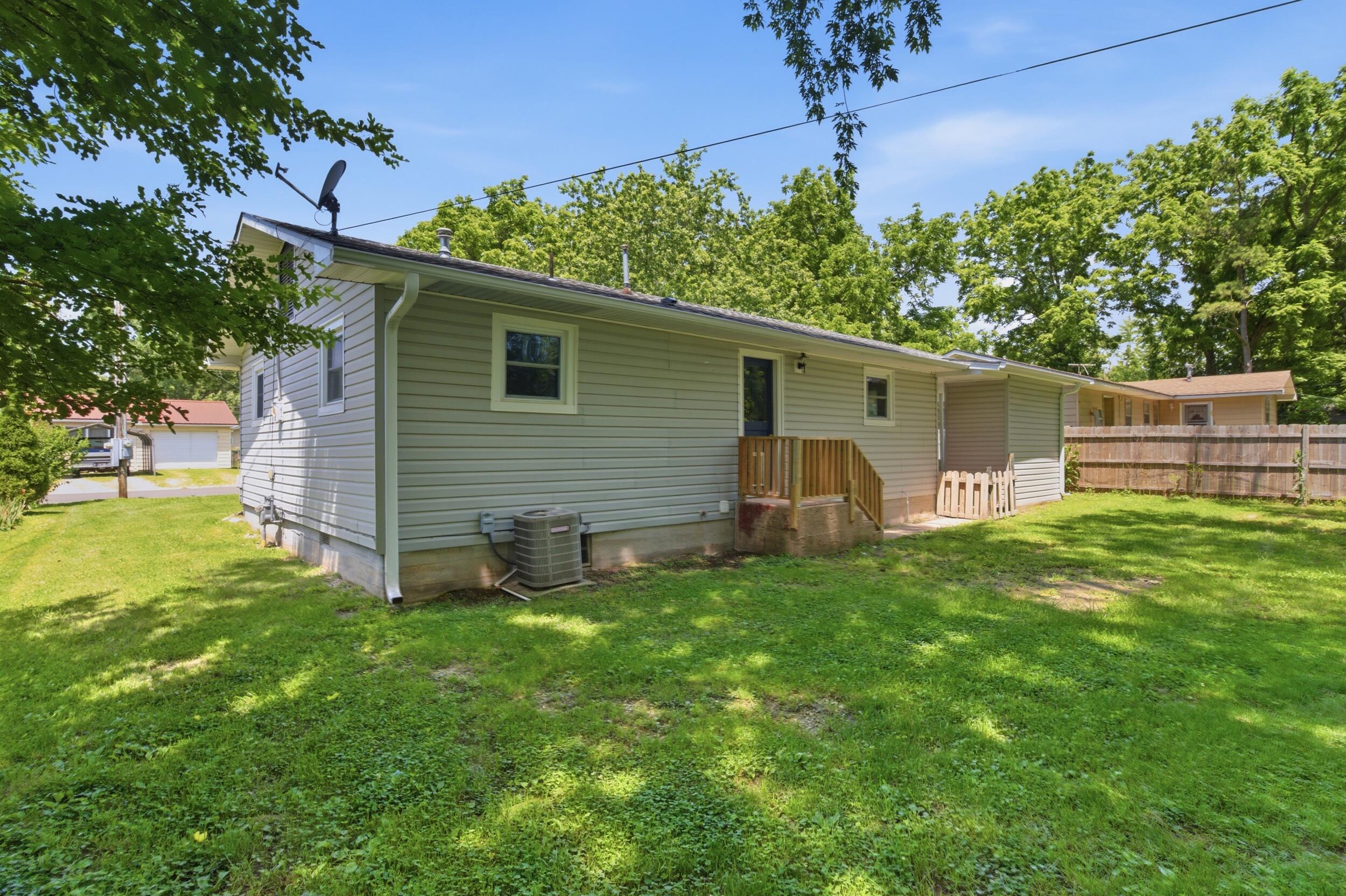 Photo 4 - Residential for sale – 608 S High Street  Mountain Grove, MO