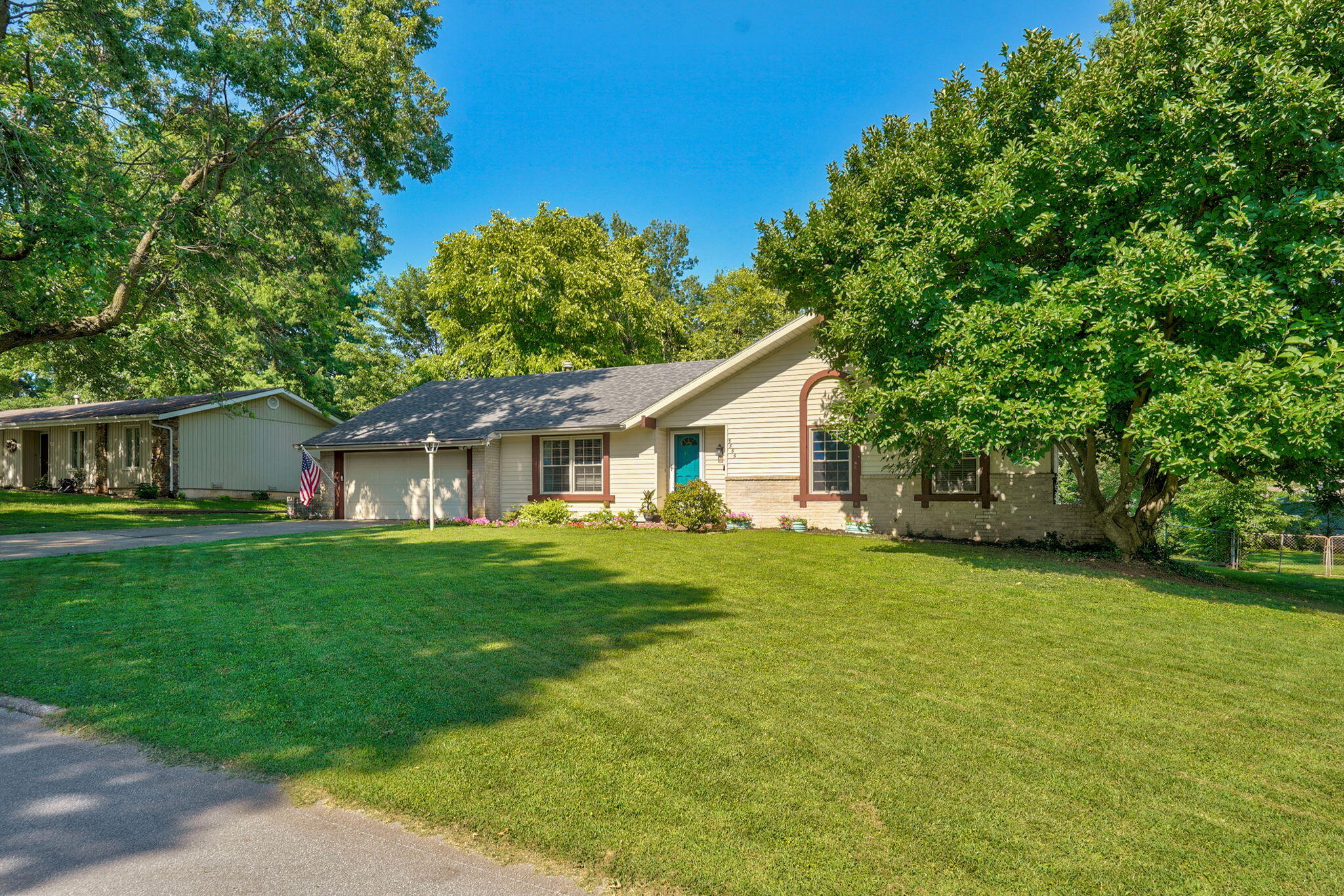 Photo 2 - Residential for sale – 3555 S Parkhill Avenue  Springfield, MO