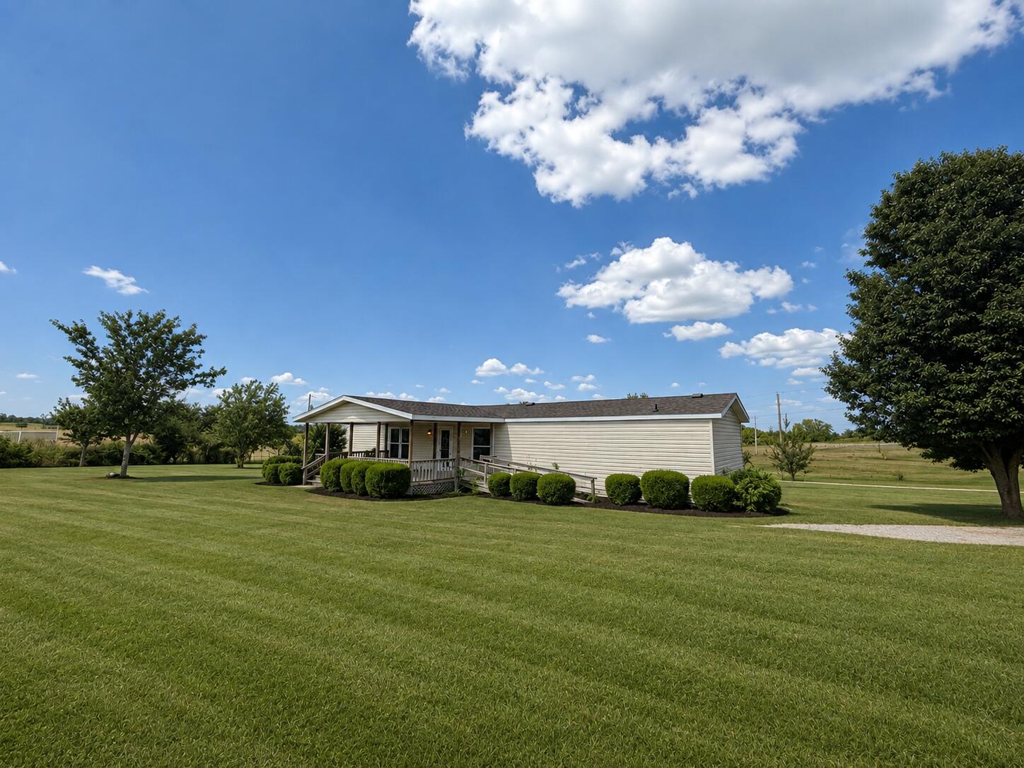 Photo 2 - Residential for sale – 16075  Private Road 1091   Cassville, MO