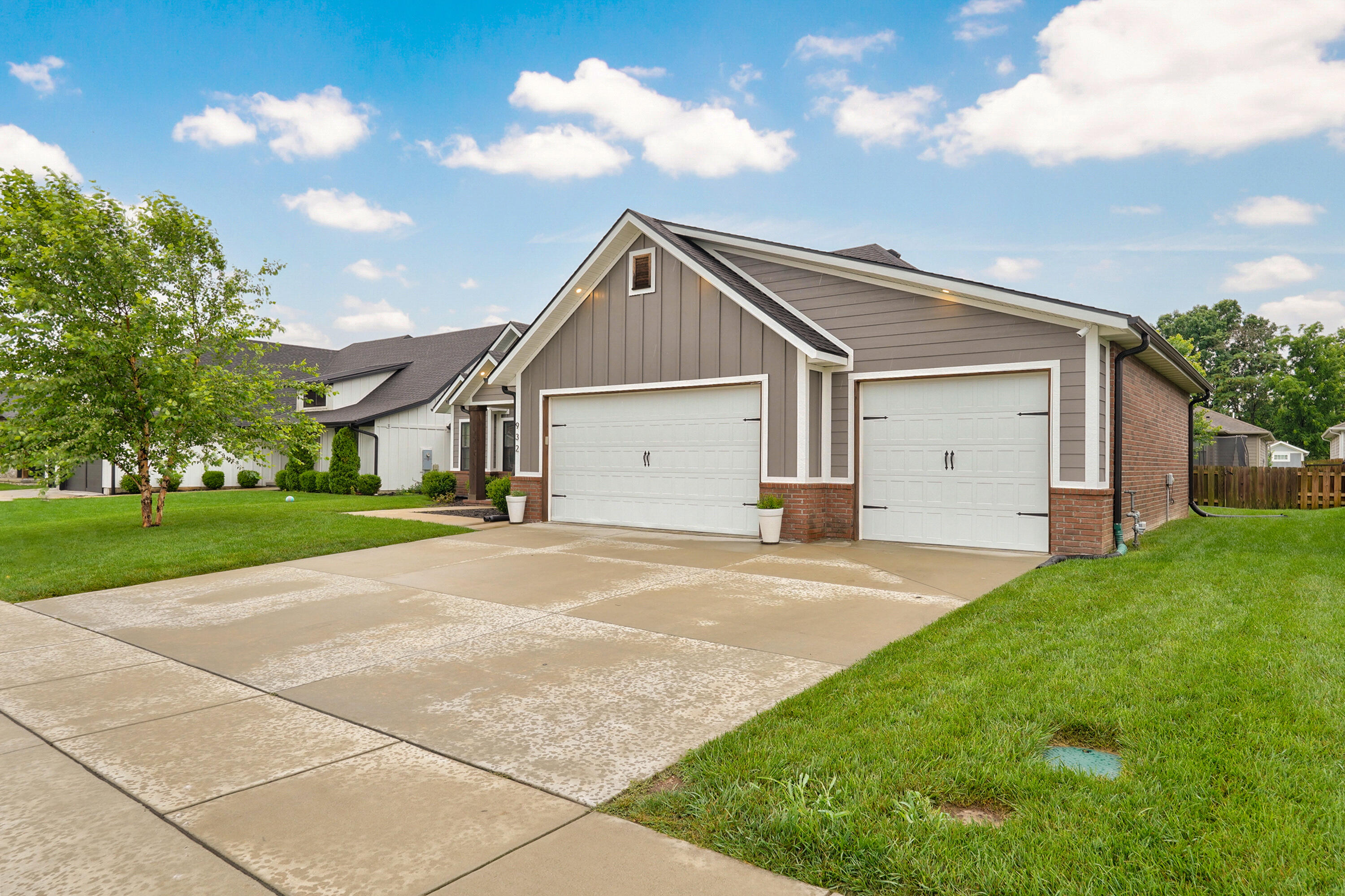 Photo 3 - Residential for sale – 932 E Downshire Drive  Nixa, MO