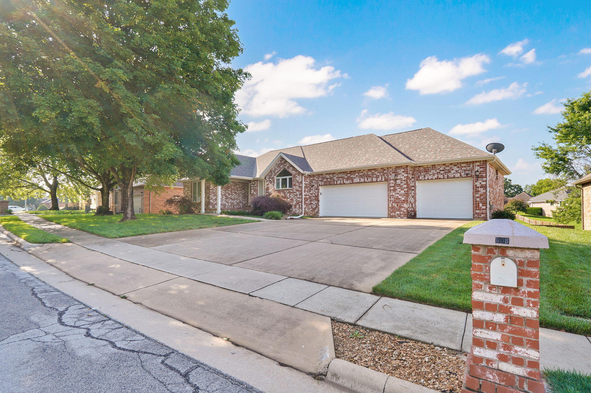 Photo 2 - Residential for sale – 808 W Jackson Avenue  Nixa, MO
