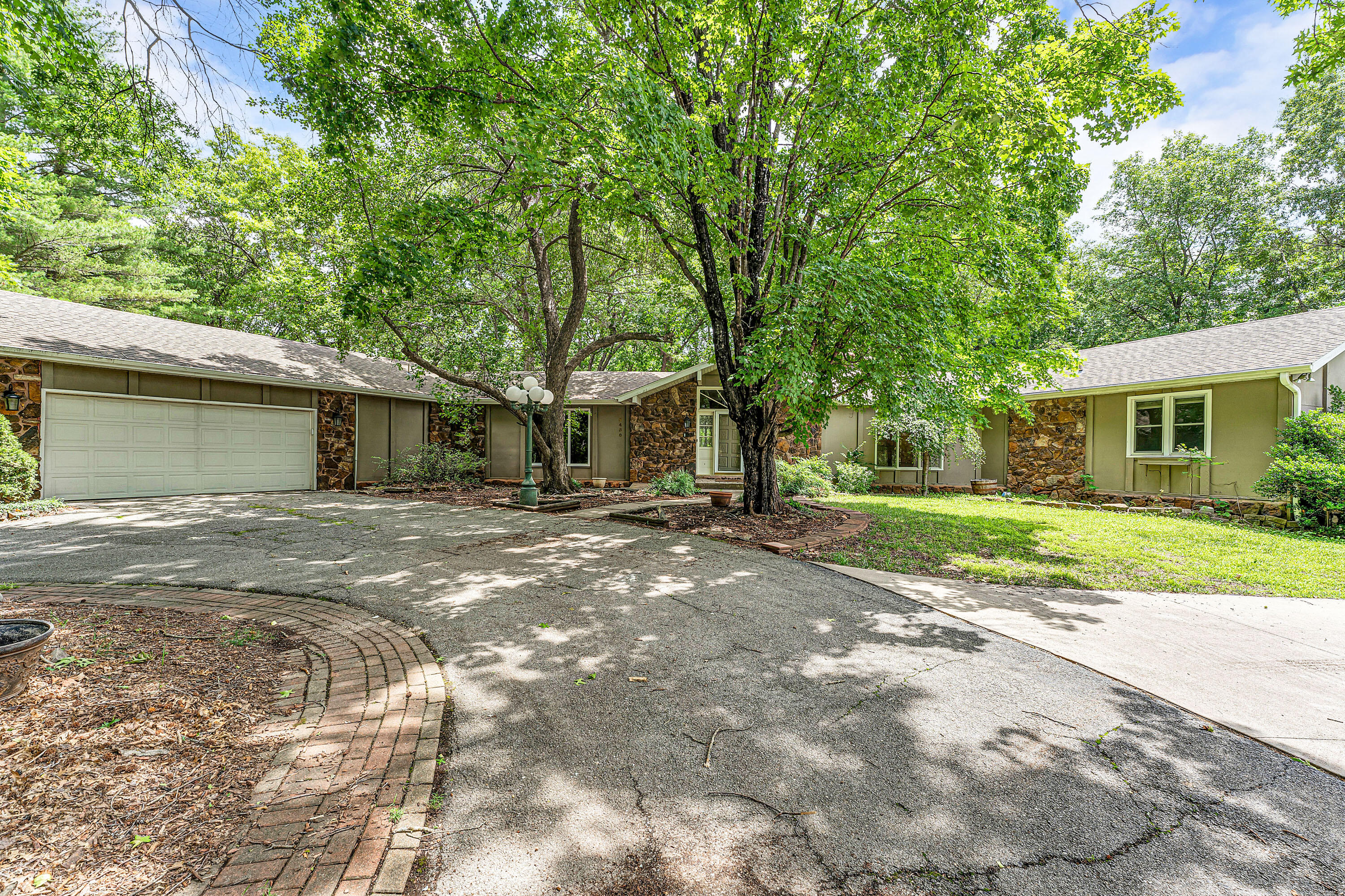 Photo 2 - Residential for sale – 5450 S Farm Road 137   Springfield, MO