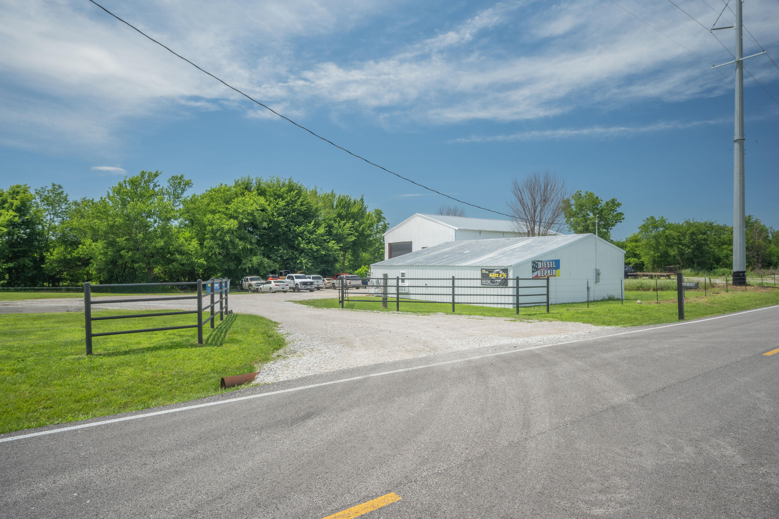 Photo 4 - Residential for sale – 201  201 County Rd 180   Joplin, MO