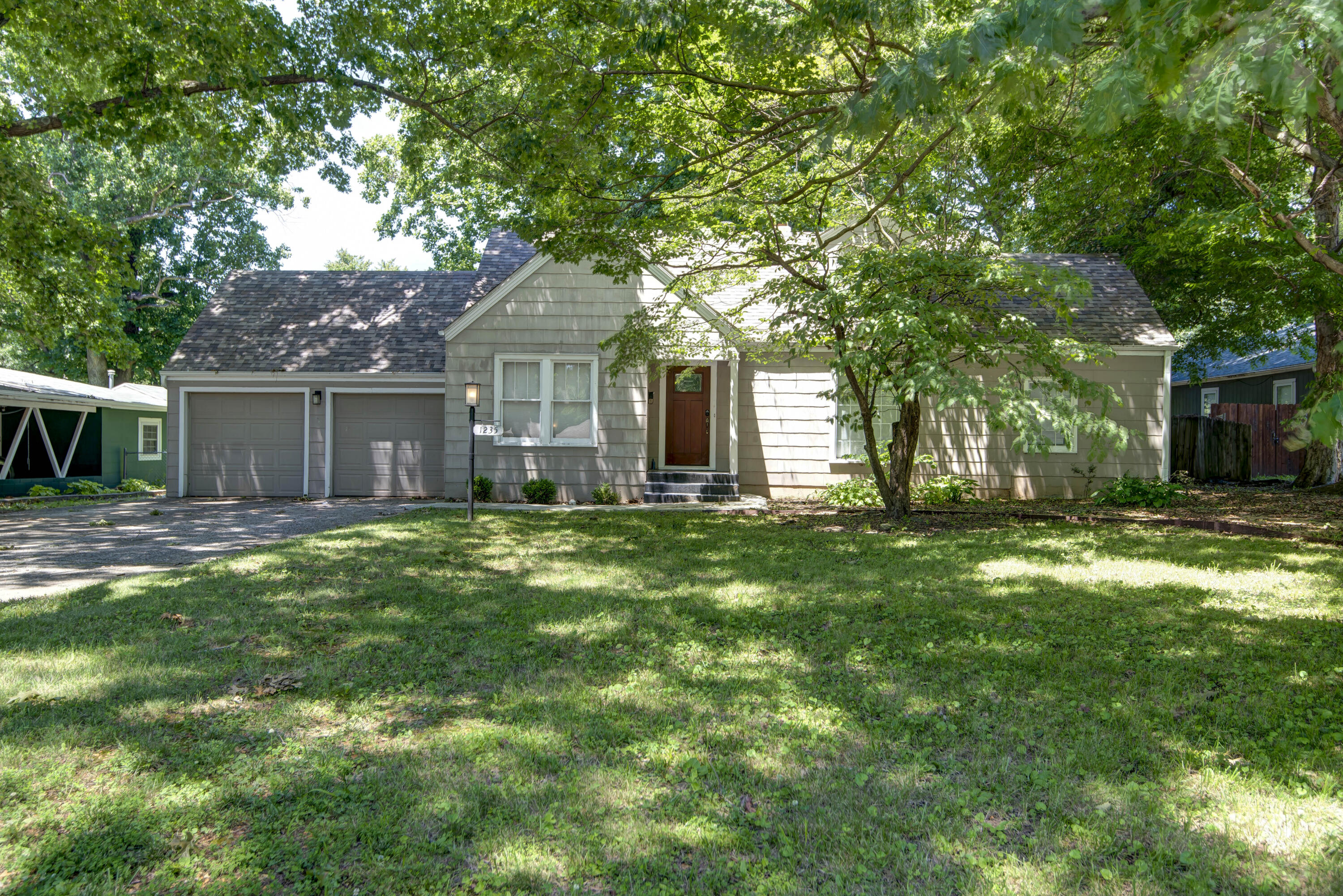 Photo 2 - Residential for sale – 1235 E Stanford Street  Springfield, MO