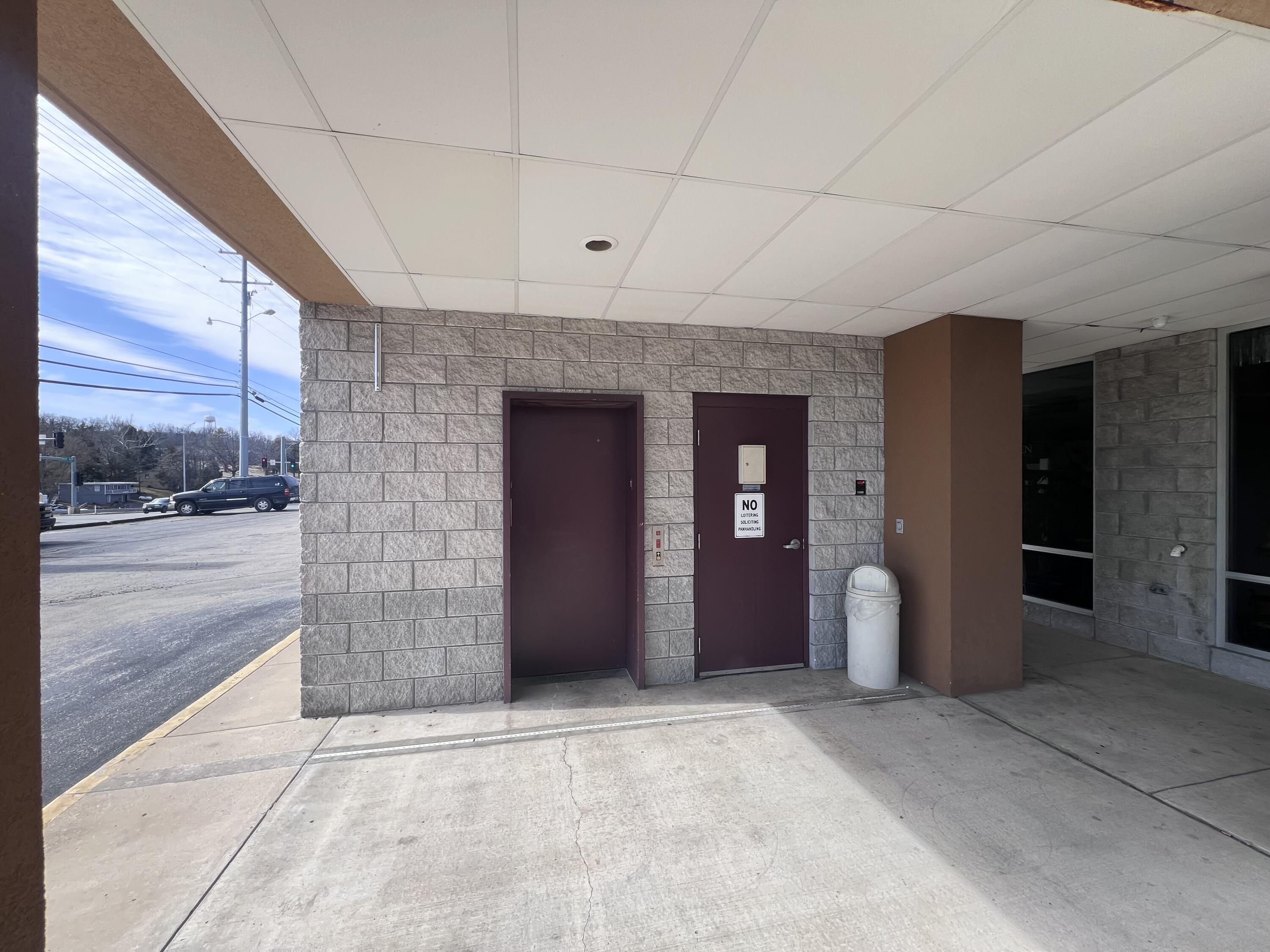 Photo 8 - Commercial Sale for sale – 827 W Main Street  Branson, MO