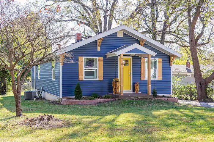 Photo 2 - Residential for sale – 610 E Cozy Street  Springfield, MO