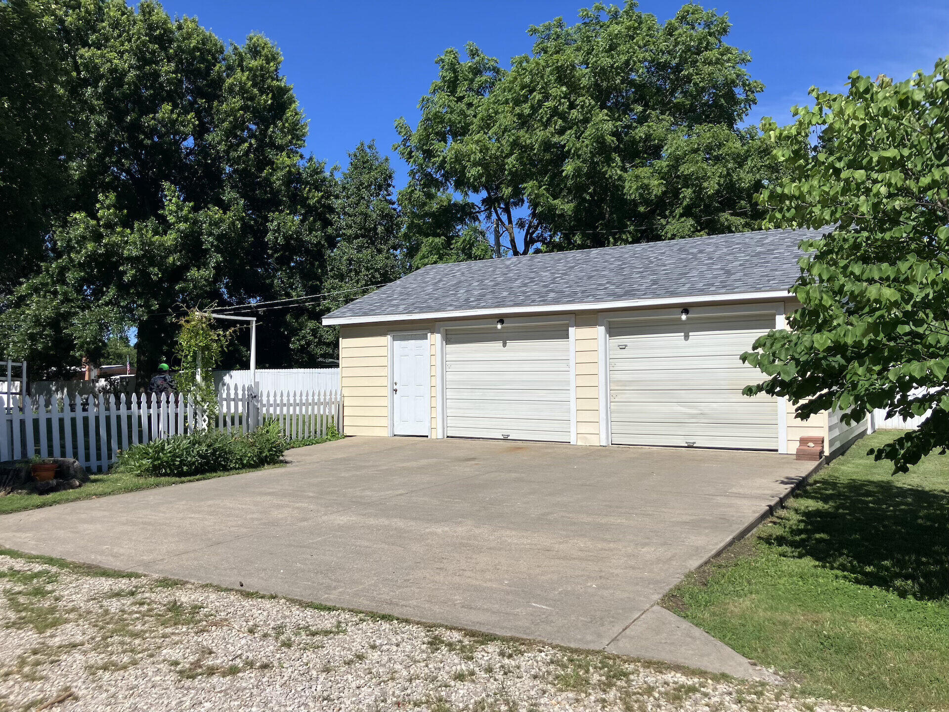 Photo 5 - Residential for sale – 438 E Washington Street  Marshfield, MO