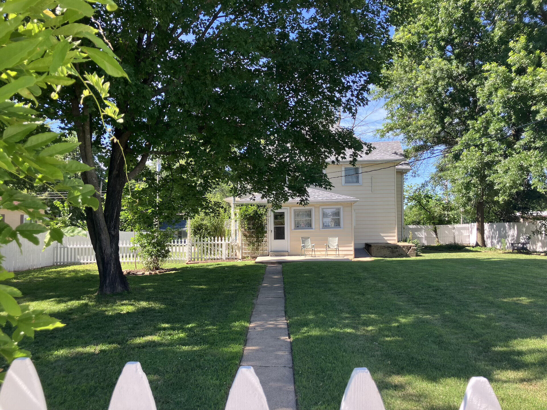 Photo 3 - Residential for sale – 438 E Washington Street  Marshfield, MO