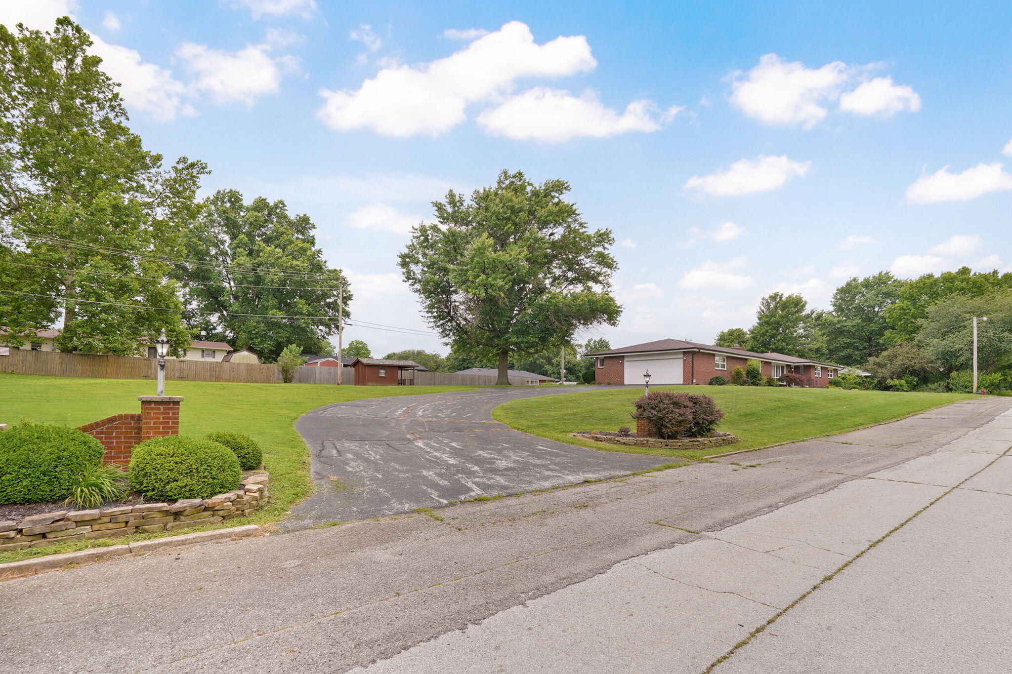 Photo 3 - Residential for sale – 635  Valley View Drive  Mt Vernon, MO