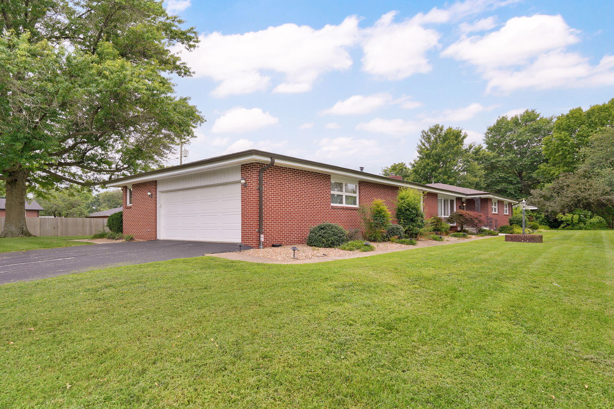Photo 5 - Residential for sale – 635  Valley View Drive  Mt Vernon, MO