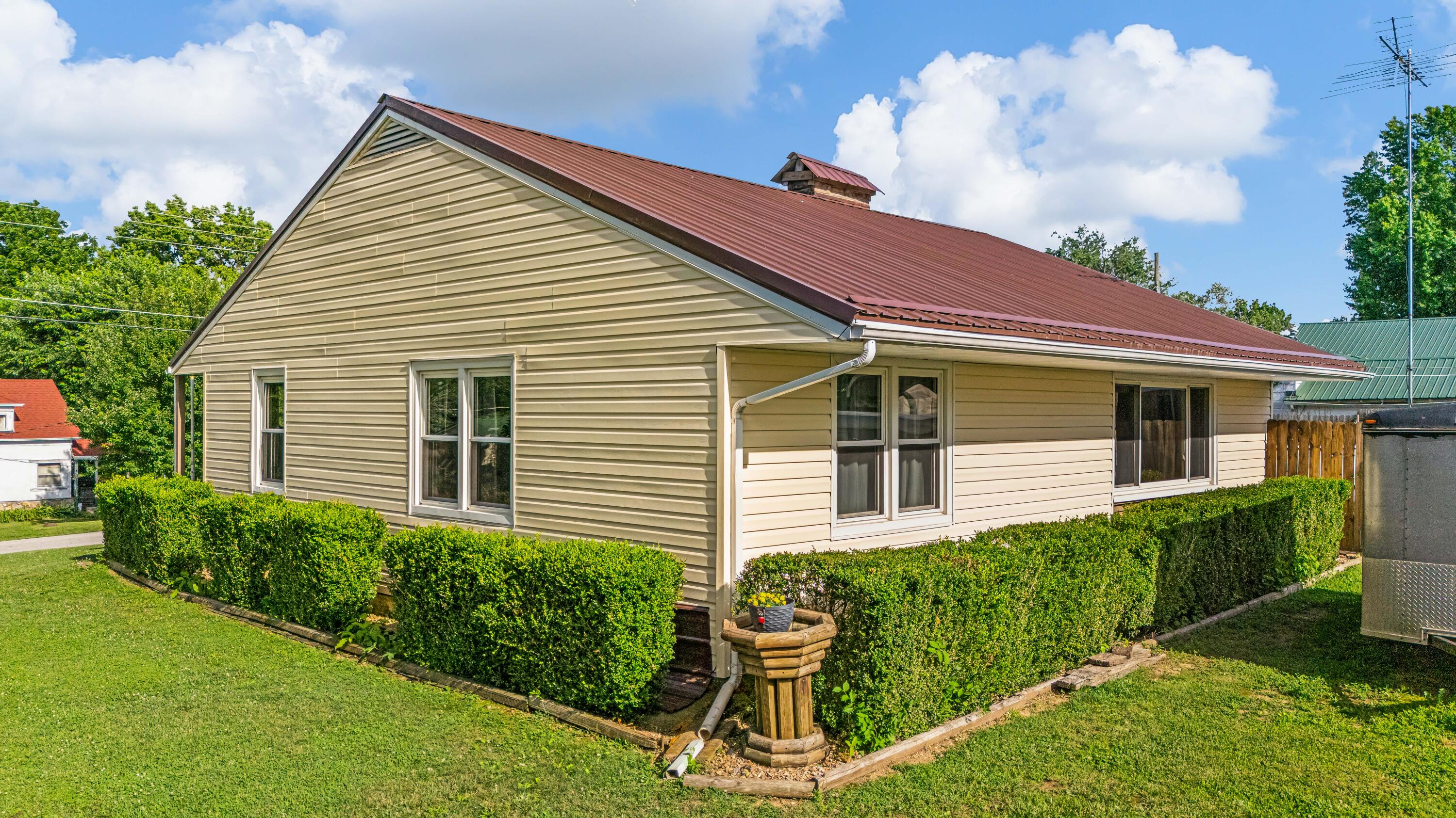 Photo 4 - Residential for sale – 705  Augusta Street  Houston, MO