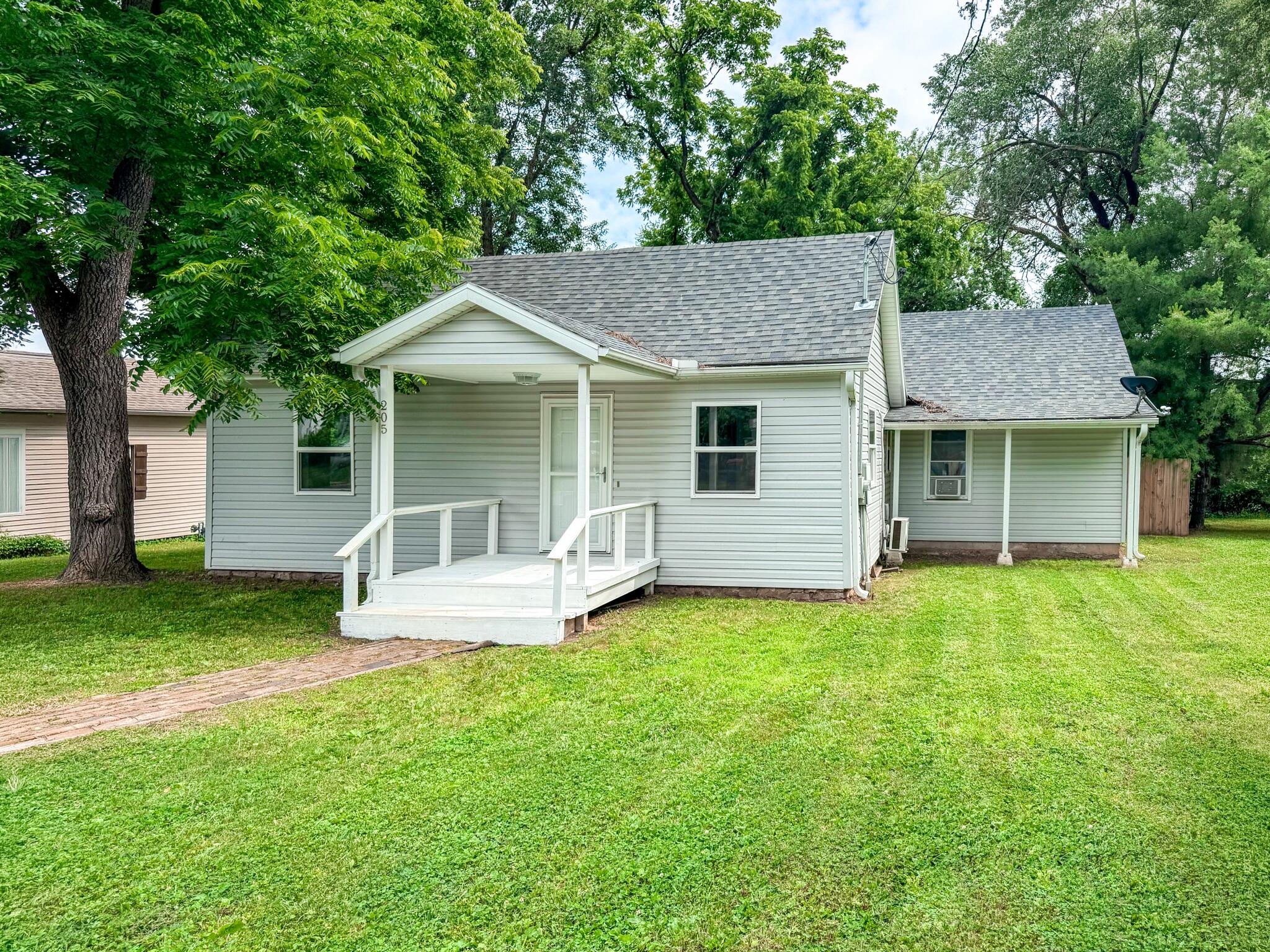 Photo 15 - Residential for sale – 205 W 5th Street  Pineville, MO