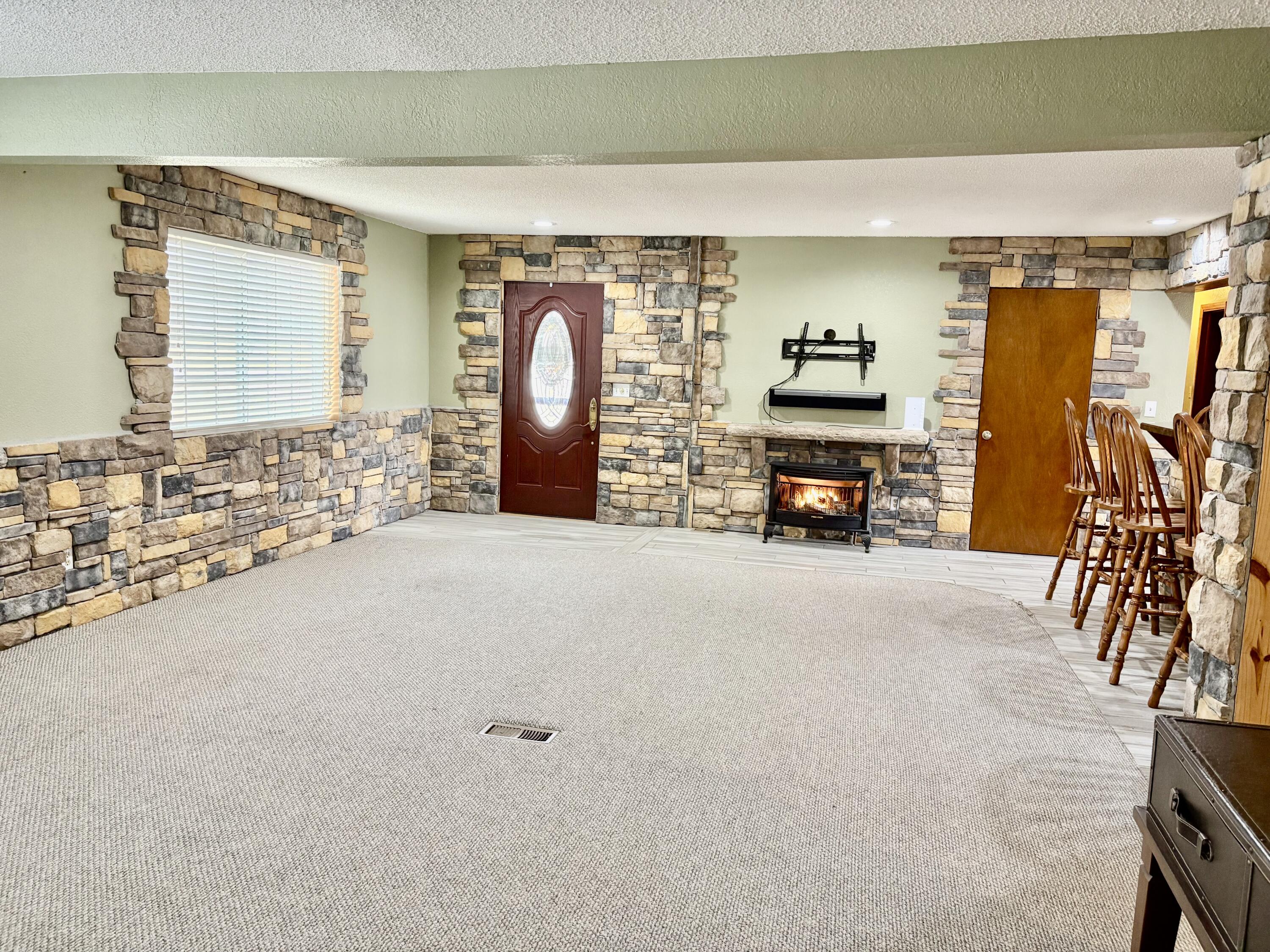 Photo 10 - Residential for sale – 203  Wynes Circle  Greenfield, MO