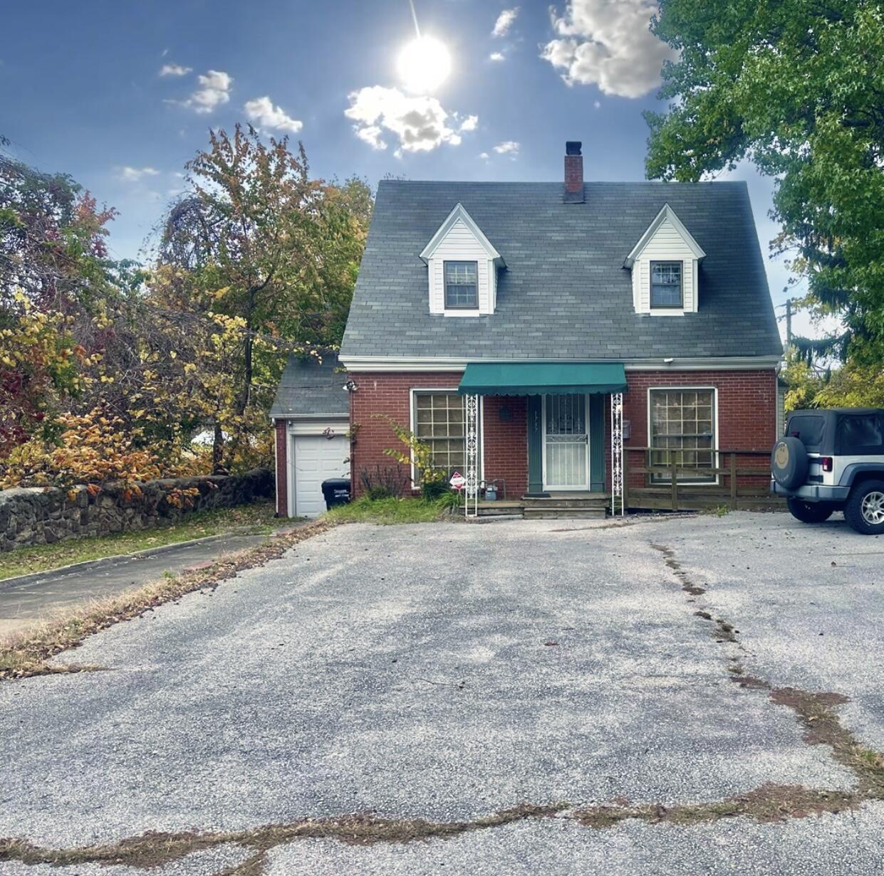 Photo 3 - Commercial Sale for sale – 1737 E Walnut Street  Springfield, MO