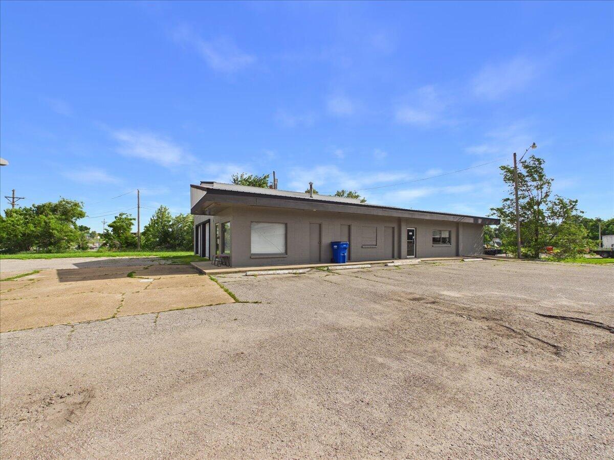 Photo 5 - Commercial Sale for sale – 114 S Dallas Street  Urbana, MO
